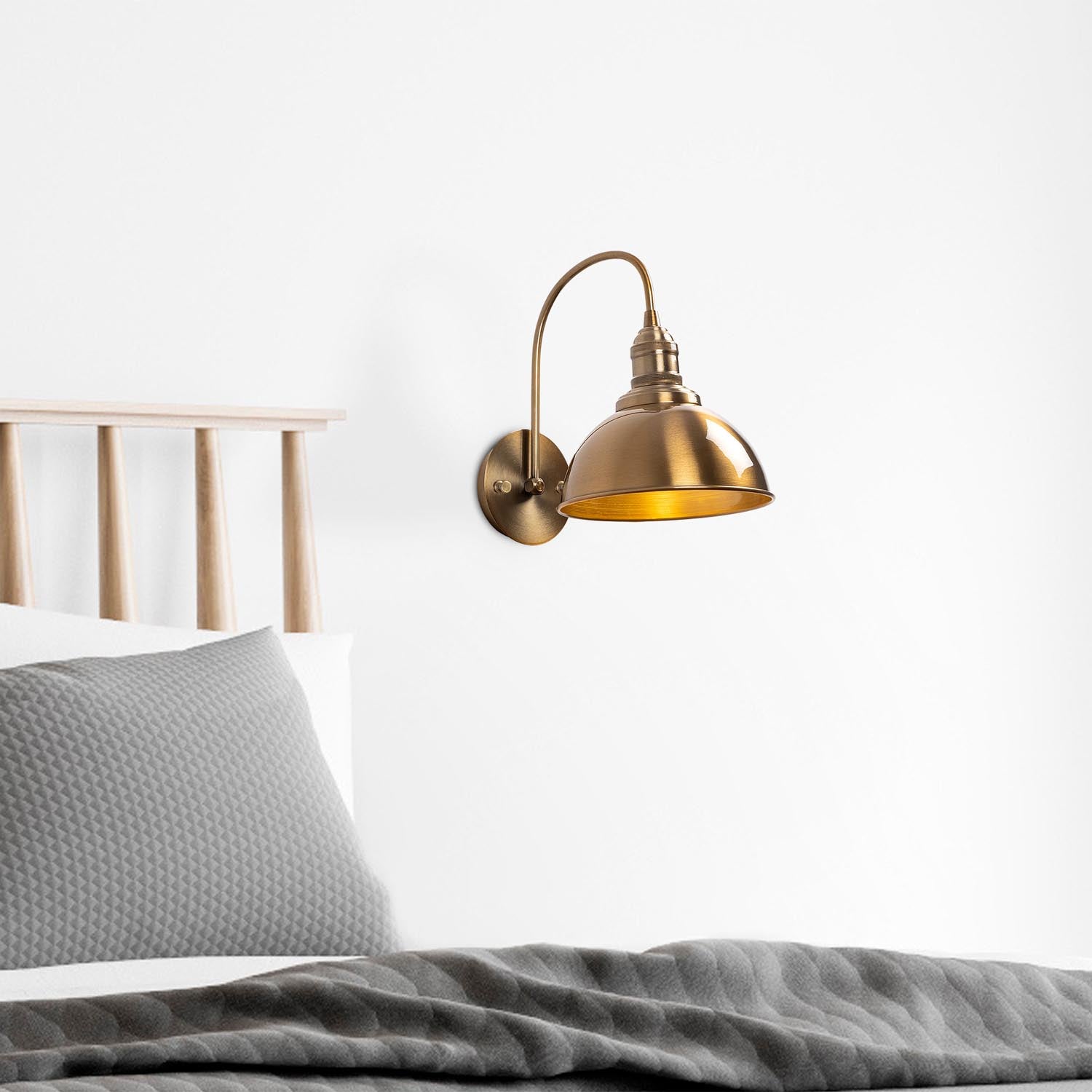 Varzan - 10845 in Vintage präsentiert im Onlineshop von KAQTU Design AG. Wandleuchte ist von Opviq