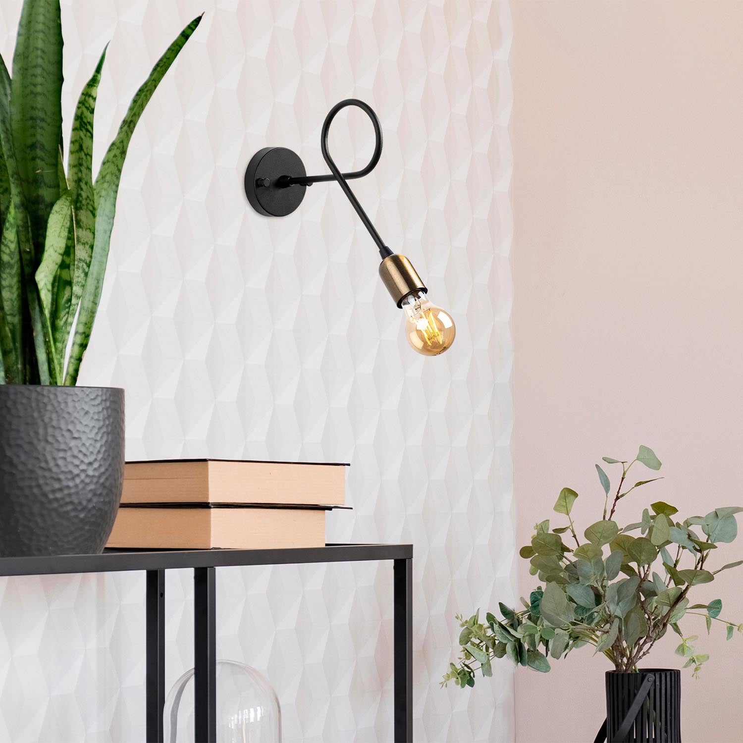 Viraj - 10865 in Schwarz Antiquität präsentiert im Onlineshop von KAQTU Design AG. Wandleuchte ist von Opviq