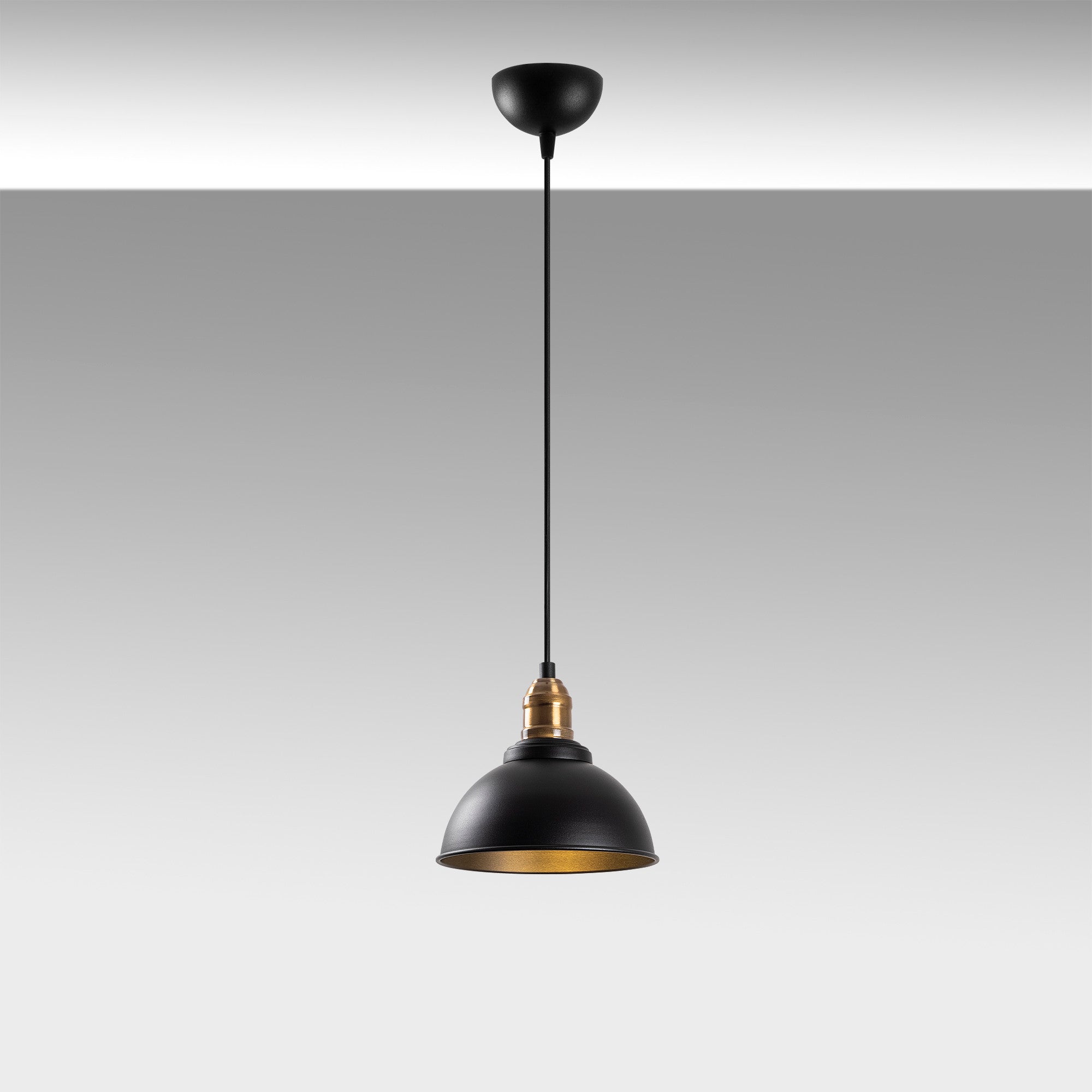 Varzan - 10830 in Schwarz Antiquität präsentiert im Onlineshop von KAQTU Design AG. Pendelleuchte ist von Opviq