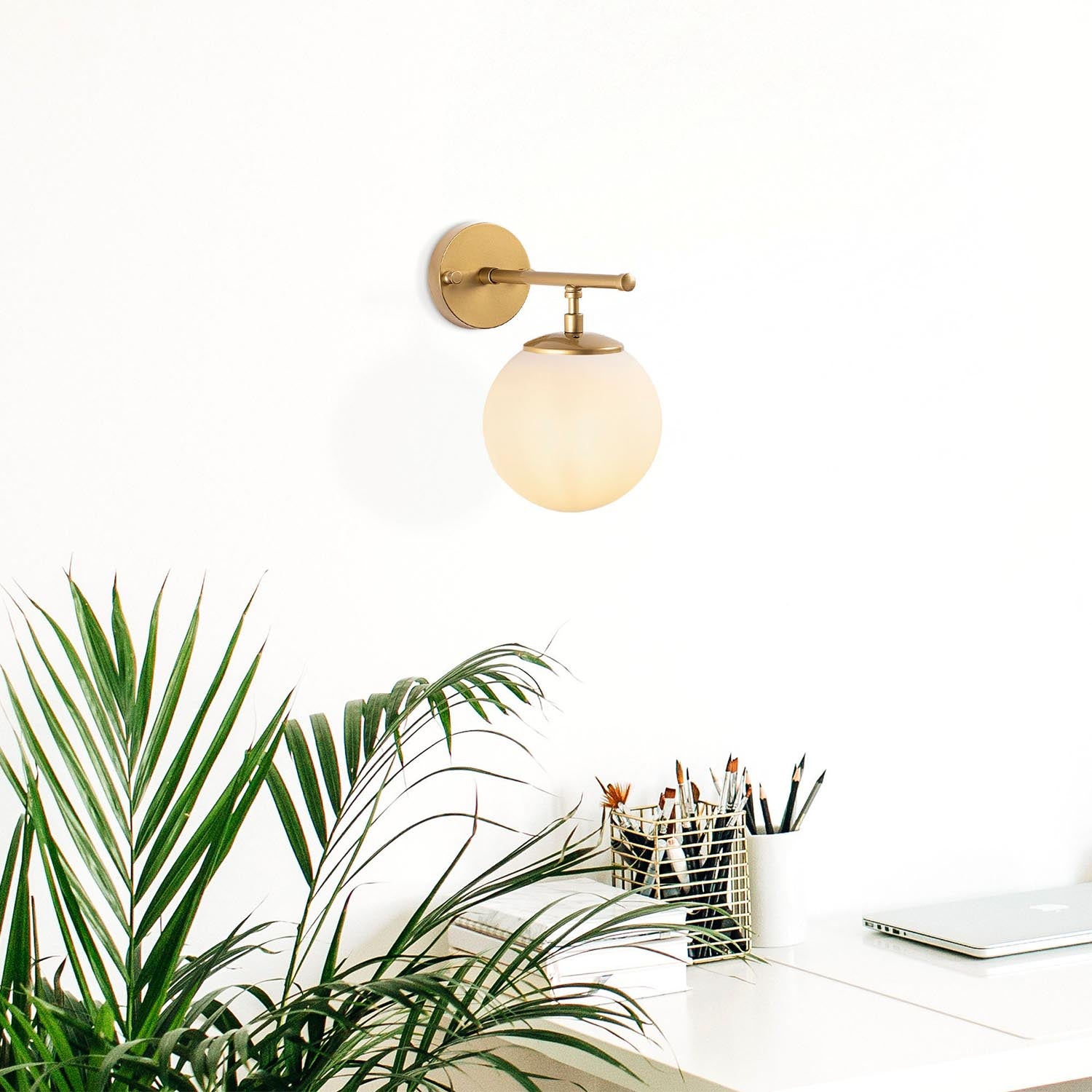 Roe - 10725 in Glänzendes Gold präsentiert im Onlineshop von KAQTU Design AG. Wandleuchte ist von Opviq