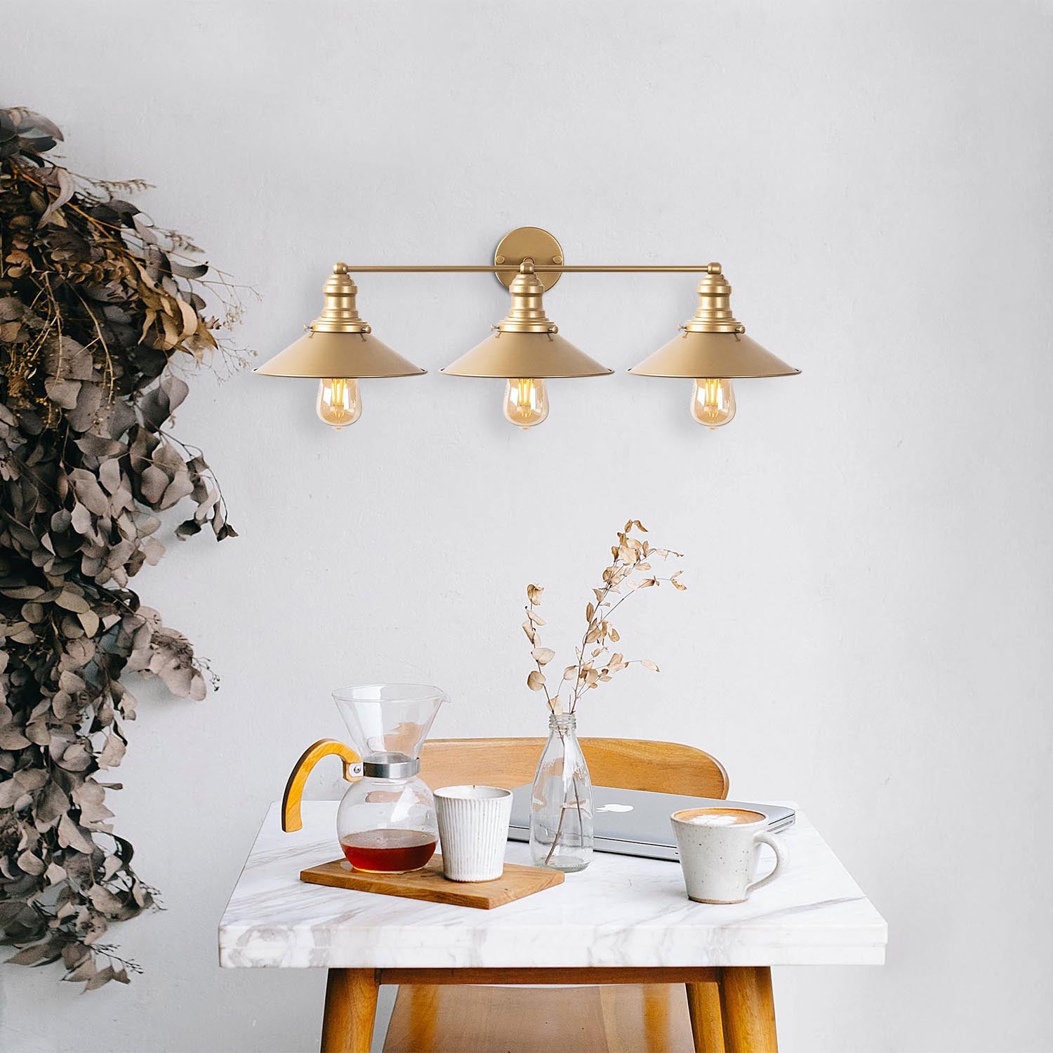 Conical - 12186 in Gold präsentiert im Onlineshop von KAQTU Design AG. Wandleuchte ist von Opviq
