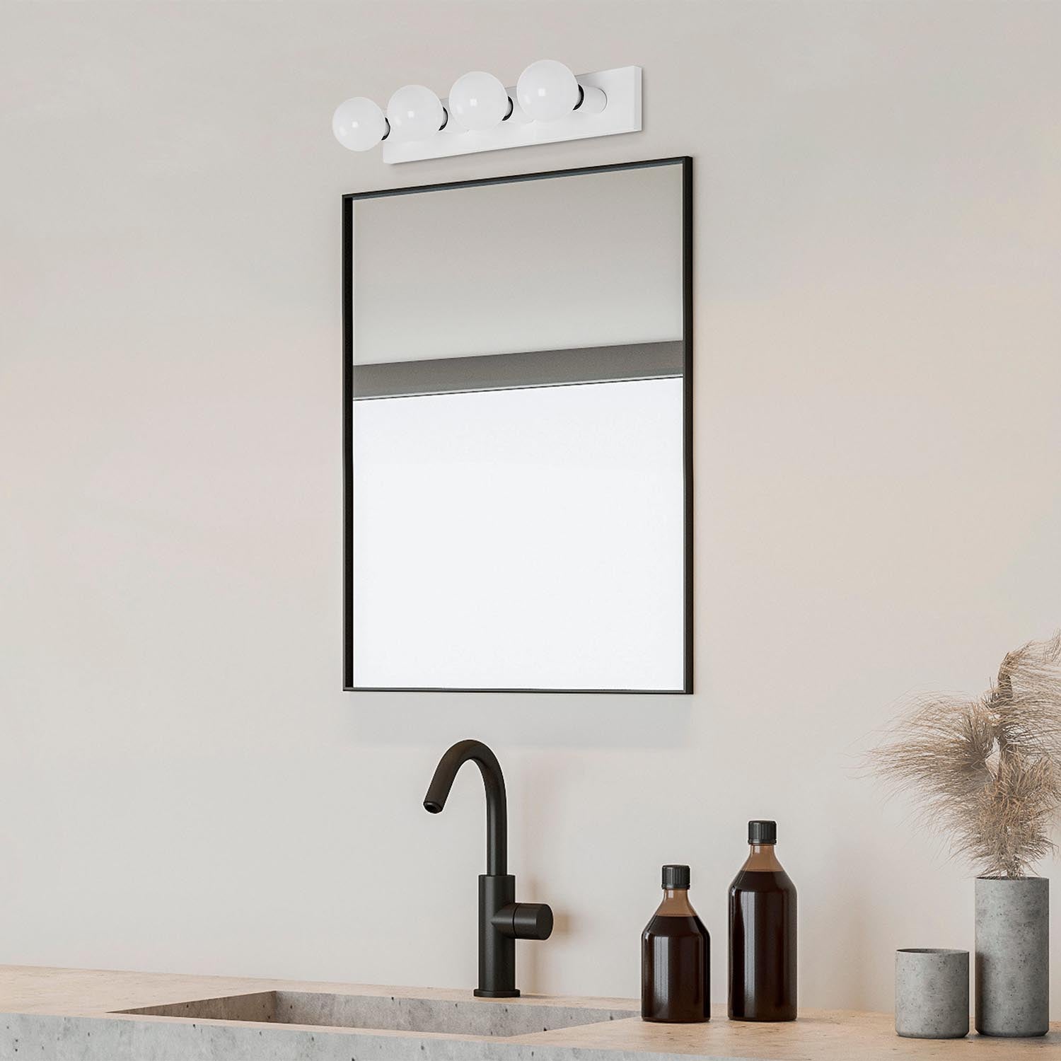 Mirro - 12241 in Weiss präsentiert im Onlineshop von KAQTU Design AG. Wandleuchte ist von Opviq