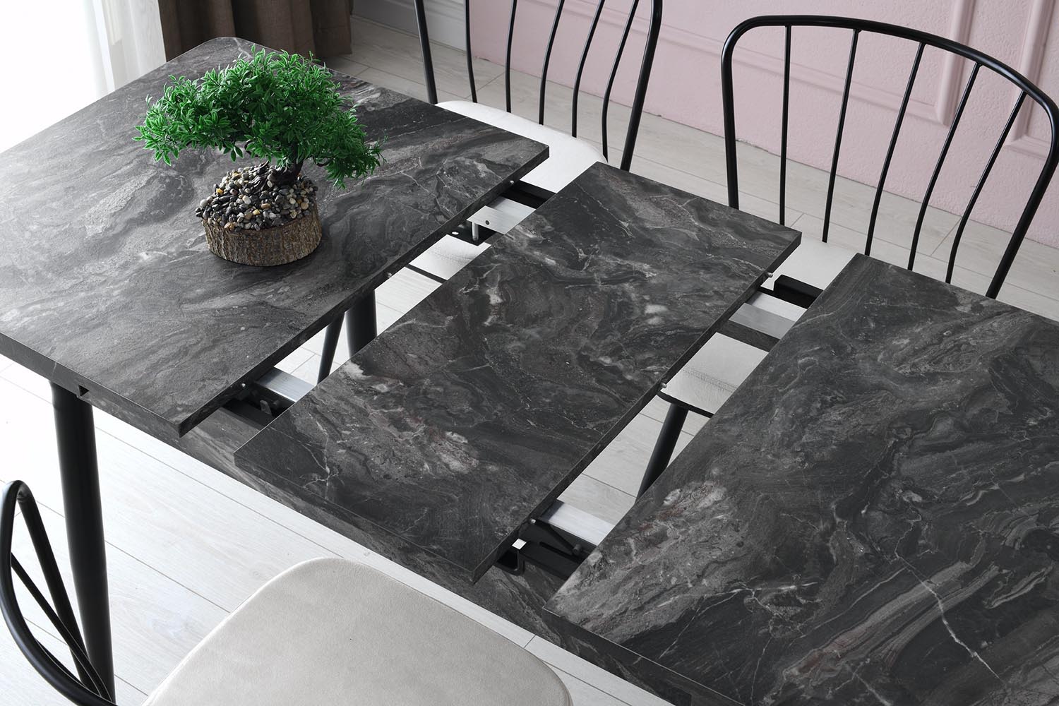 Ay - 1182 in Anthrazit präsentiert im Onlineshop von KAQTU Design AG. Esstisch ist von Hanah Home