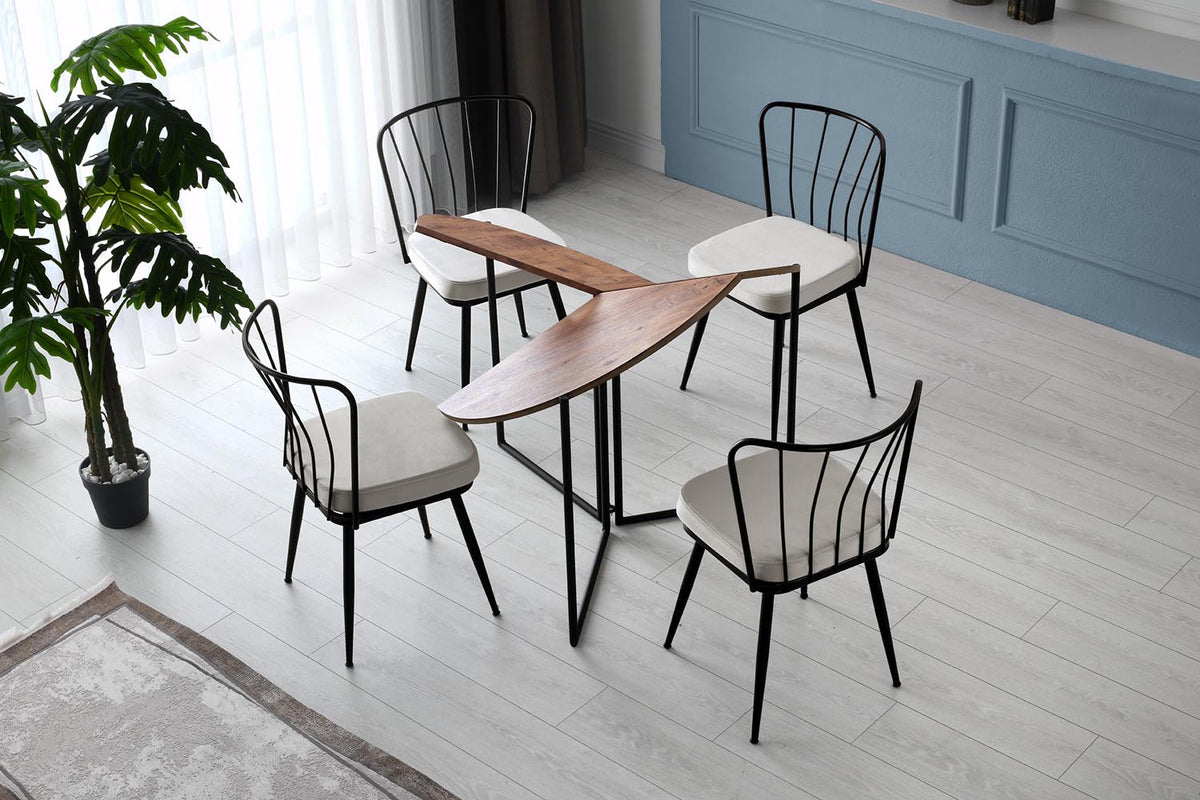Yaprak Esstisch - Atlantische Kiefer in Atlantische Kiefer präsentiert im Onlineshop von KAQTU Design AG. Esstisch ist von Hanah Home