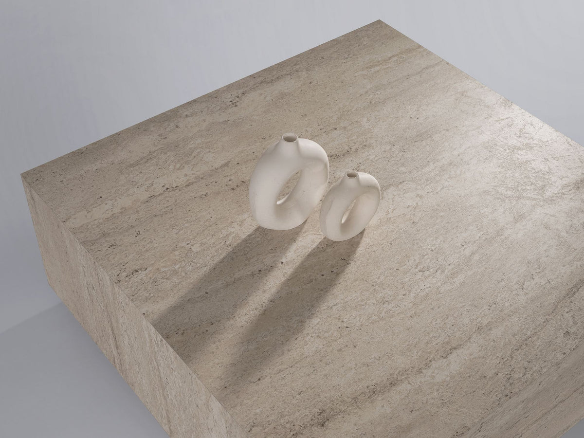 Quadratischer Couchtisch Lizbon in Travertin-Optik mit Spanplattenbeinen, melaminbeschichtete Oberfläche, Hanah Home Design