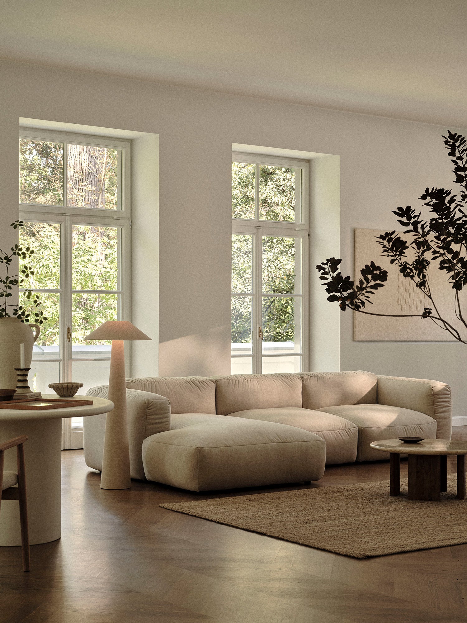 Elegantes, modulares Ecksofa Martina in hellem Beige, ideal für stilvolle Wohnräume. Rechtsseitiger 3-Sitzer von Micadoni.