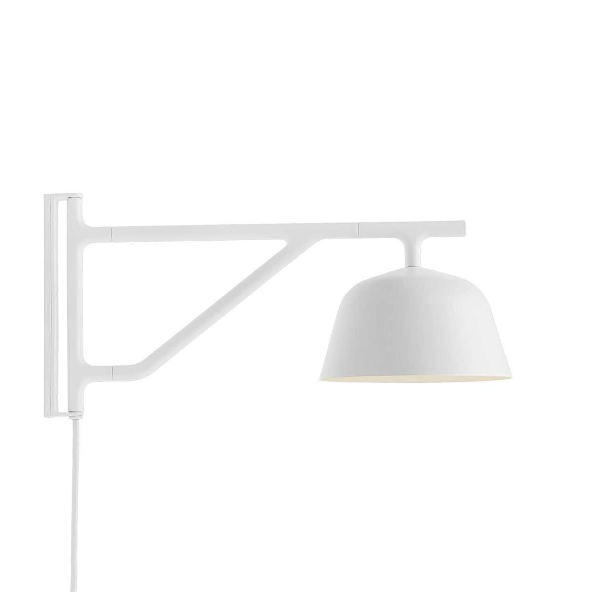Ambit Wall Lamp in Weiss präsentiert im Onlineshop von KAQTU Design AG. Wandleuchte ist von Muuto