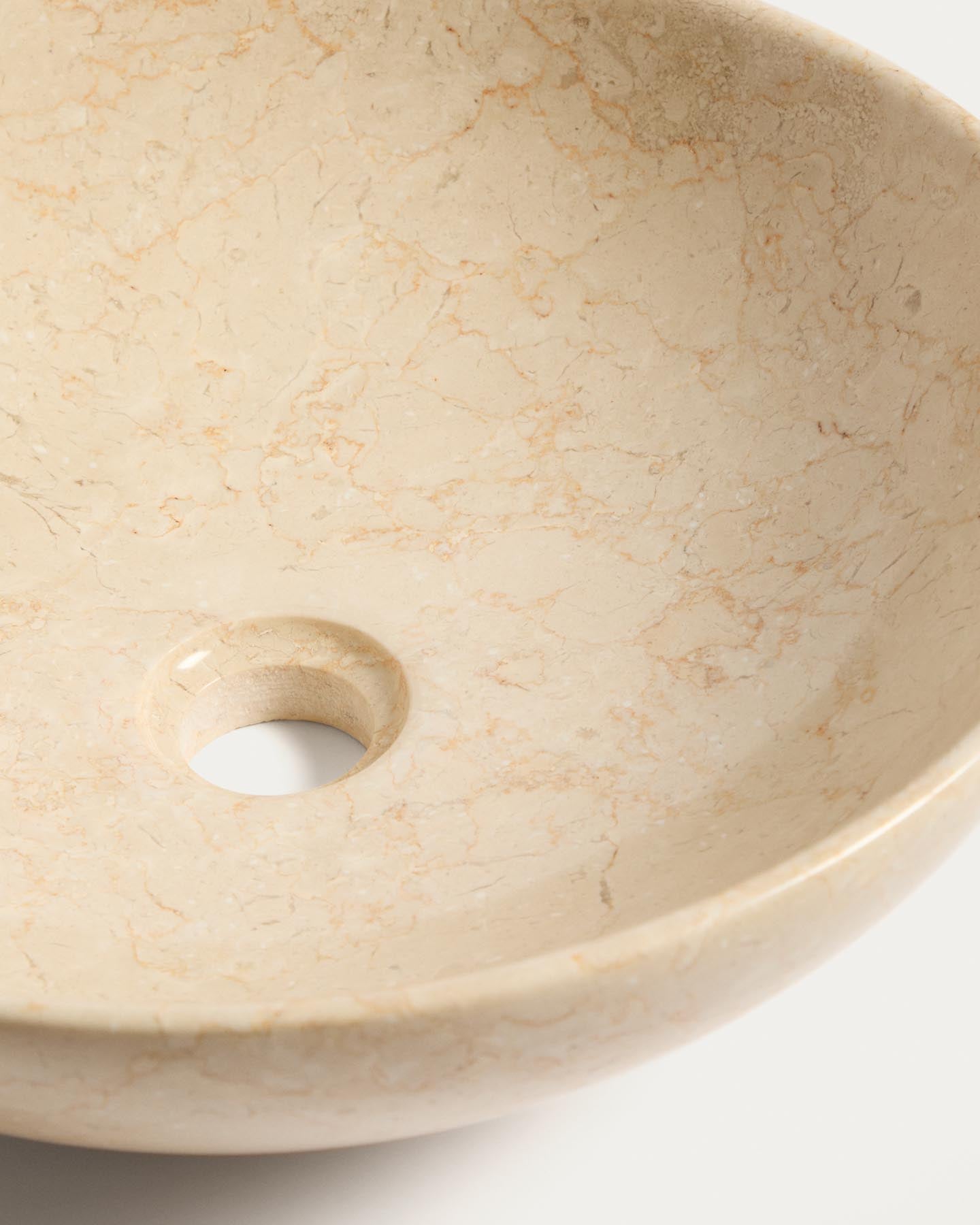 Aufsatzwaschbecken Darnen aus beigem Marmor, Ø 40 cm in Beige präsentiert im Onlineshop von KAQTU Design AG. Badzubehör ist von Kave Home