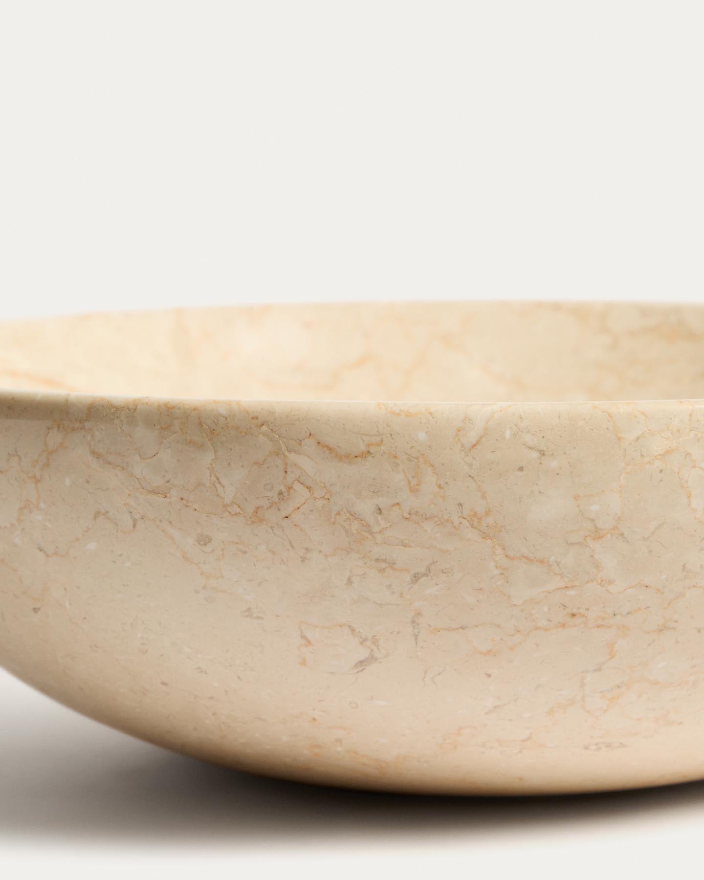 Aufsatzwaschbecken Darnen aus beigem Marmor, Ø 40 cm in Beige präsentiert im Onlineshop von KAQTU Design AG. Badzubehör ist von Kave Home