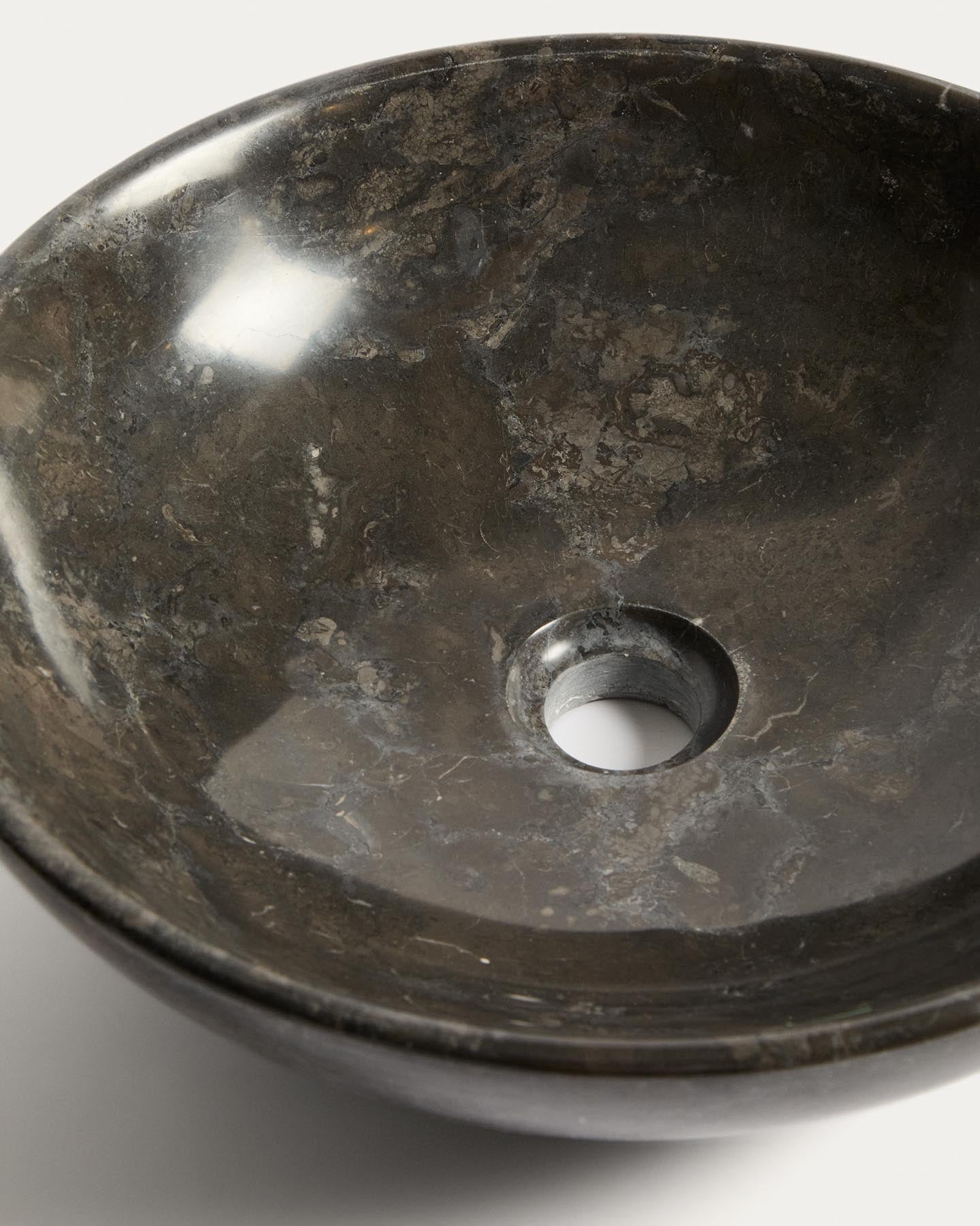 Aufsatzwaschbecken Darnen aus grauem Marmor, Ø 40 cm in Grau präsentiert im Onlineshop von KAQTU Design AG. Badzubehör ist von Kave Home