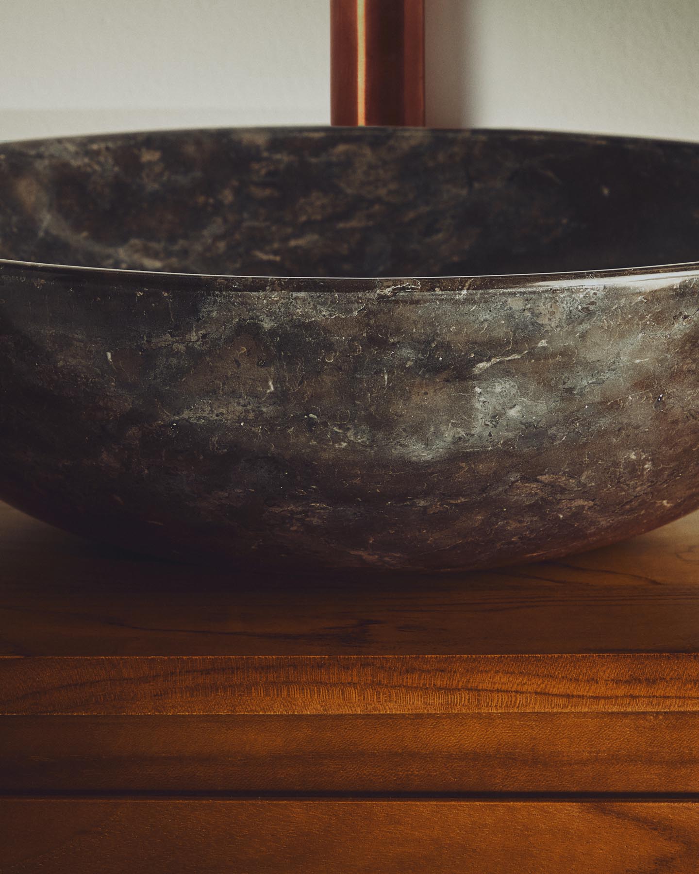 Aufsatzwaschbecken Darnen aus grauem Marmor, Ø 40 cm in Grau präsentiert im Onlineshop von KAQTU Design AG. Badzubehör ist von Kave Home