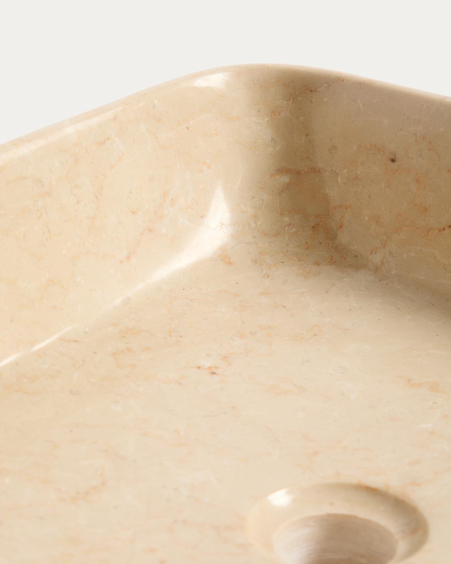 Aufsatzwaschbecken Darnen aus beigem Marmor, 40 x 40 cm in Beige präsentiert im Onlineshop von KAQTU Design AG. Badzubehör ist von Kave Home