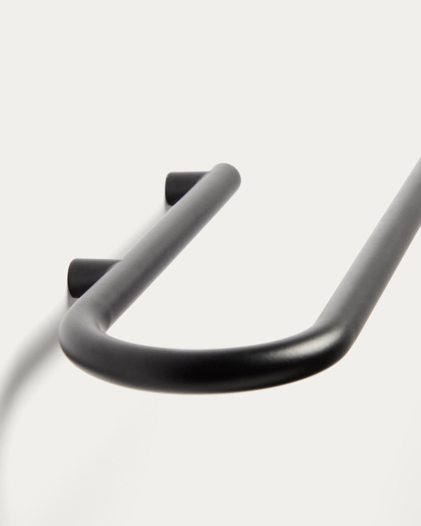 Handtuchhalter Arely mit schwarzem Metallarm in Schwarz präsentiert im Onlineshop von KAQTU Design AG. Badutensilien ist von Kave Home