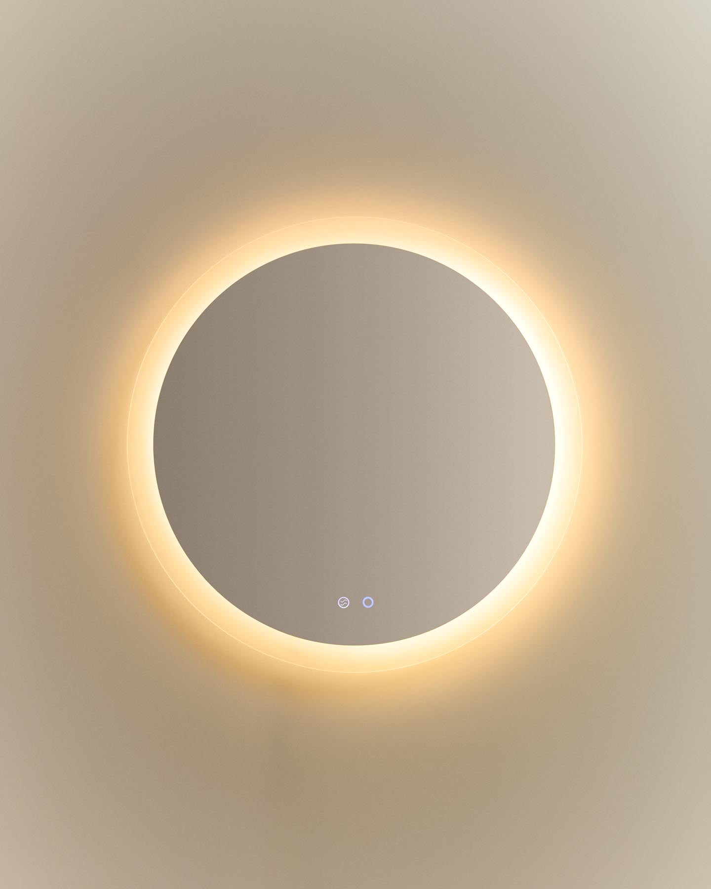 Runder Badezimmerspiegel Mervi mit LED-Licht und Anti-Beschlag-Funktion, Ø 60 cm in Transparent präsentiert im Onlineshop von KAQTU Design AG. Badzubehör ist von Kave Home