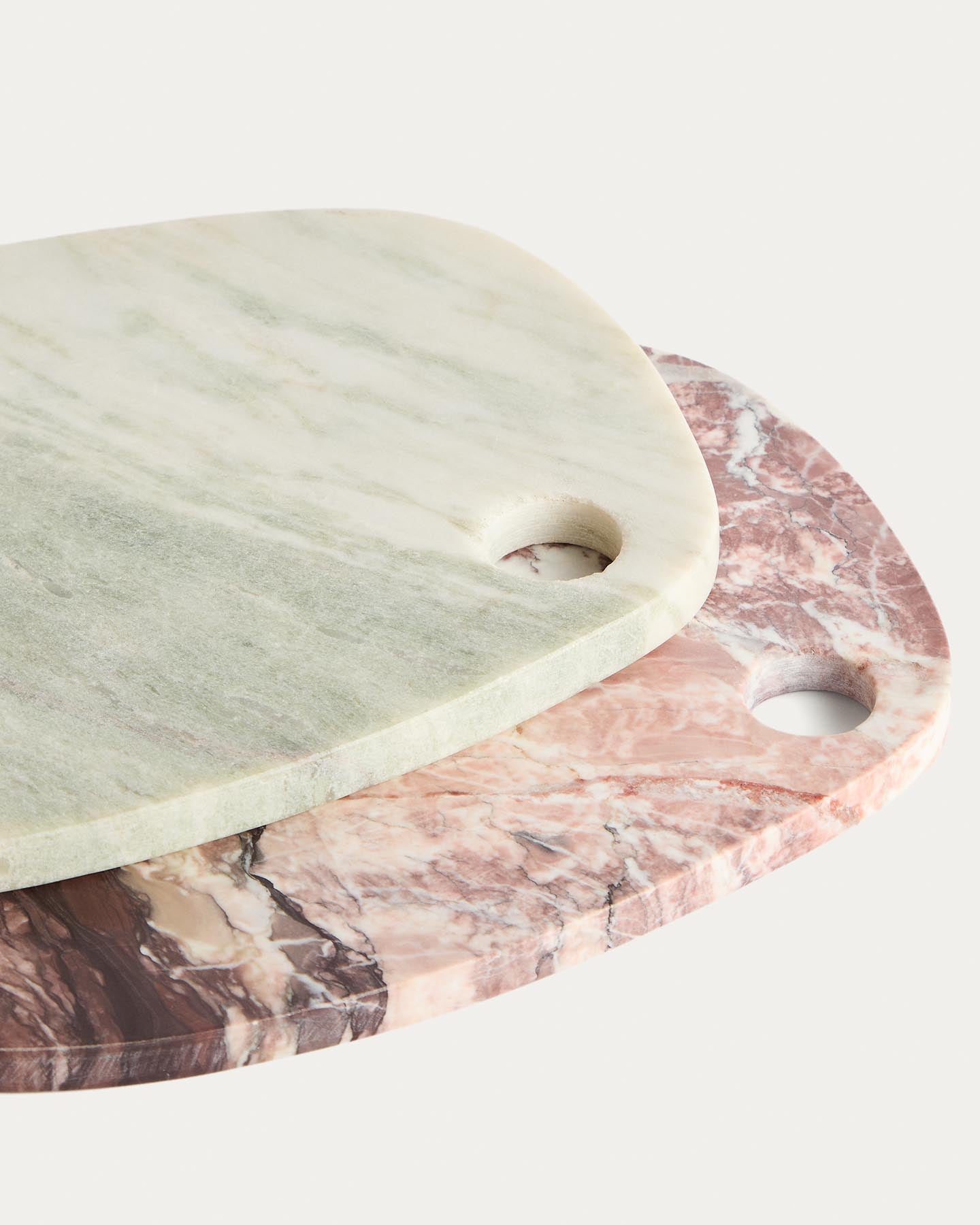 Servierbrett Meran aus burgunderrotem Marmor, 29 x 23 cm in Burgunderrot präsentiert im Onlineshop von KAQTU Design AG. Servierplatten ist von Kave Home