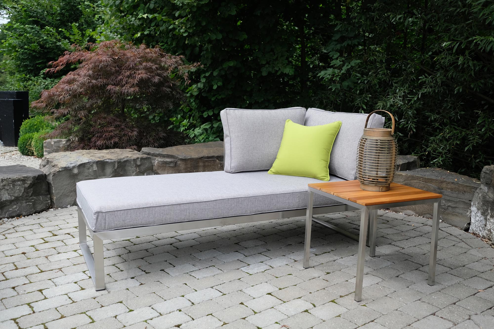 Hocker / Beistelltisch Verona in Teak präsentiert im Onlineshop von KAQTU Design AG. Beistelltisch Outdoor ist von Be Garden