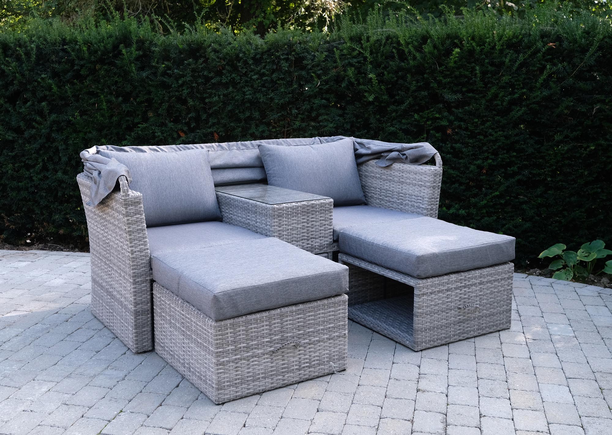 Eleganter Strandkorb Rügen von Be Garden, perfekt für entspannte Tage am Strand, vereint Komfort und stilvolles Ambiente.
