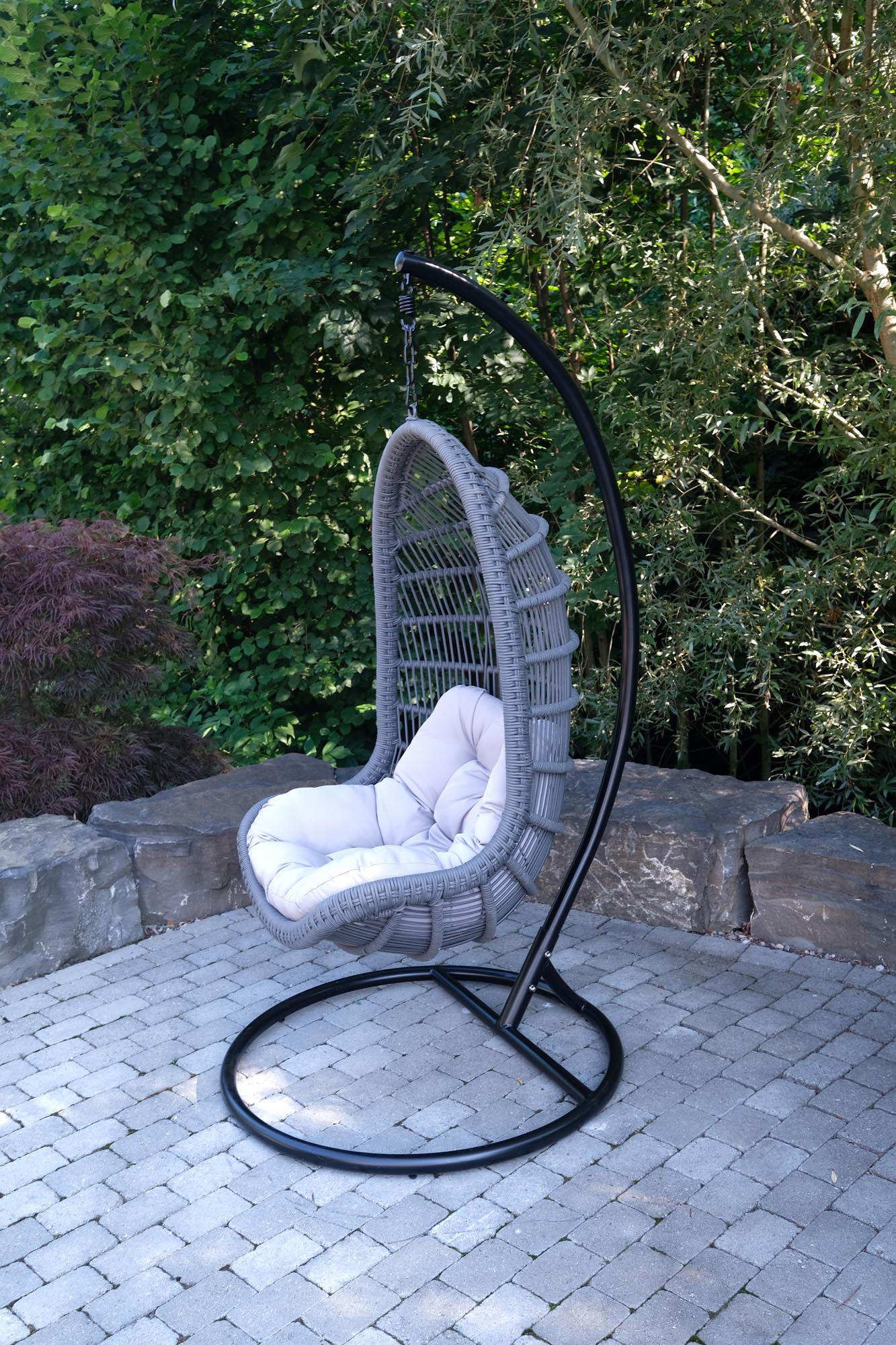 Gemütliche Xenia Hängeschaukel von Be Garden, ideal zum Entspannen im Freien oder drinnen, stilvolles Design und hohe Qualität.