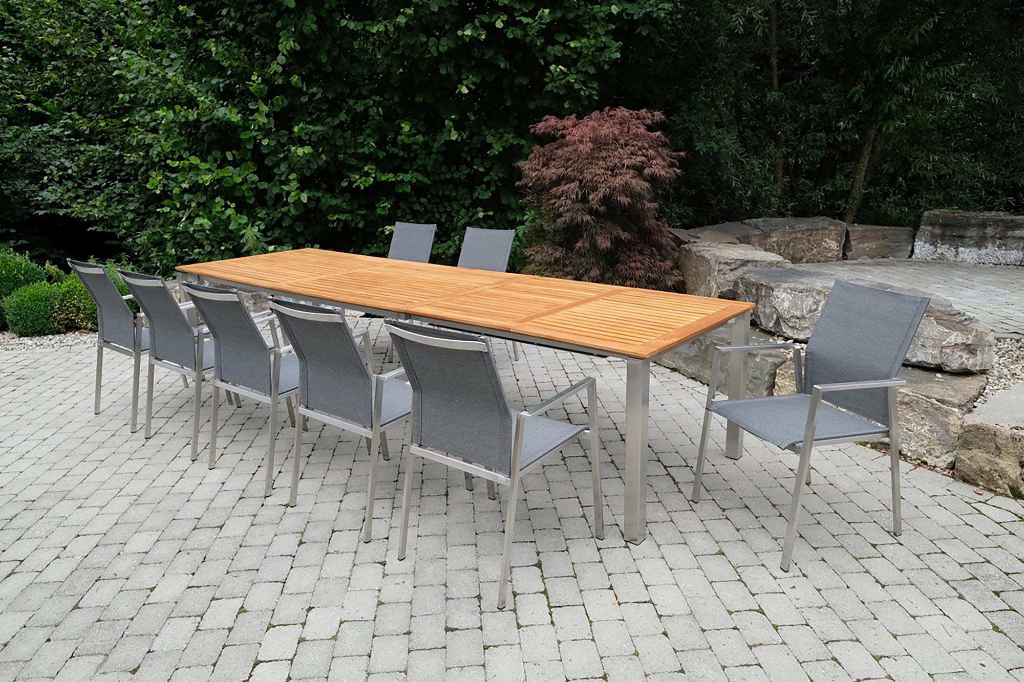 Eleganter Teaktisch Portofino von Be Garden, ideal für den Garten, mit natürlicher Holzmaserung und stilvollem Design.