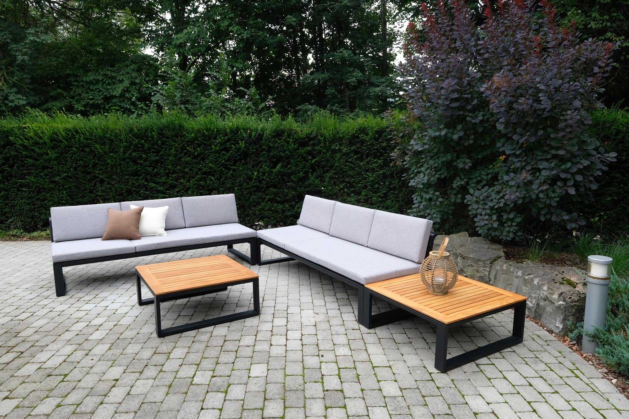 Eleganter Alu Couchtisch Florida von Be Garden, perfekt für entspannte Stunden im Freien, vereint Funktionalität und modernes Design.