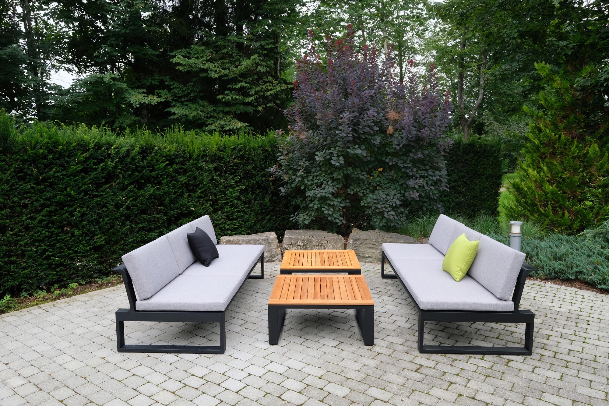 Moderner Loungetisch Florida aus Aluminium von Be Garden, ideal für stilvolle Outdoor-Bereiche und gesellige Abende im Freien.