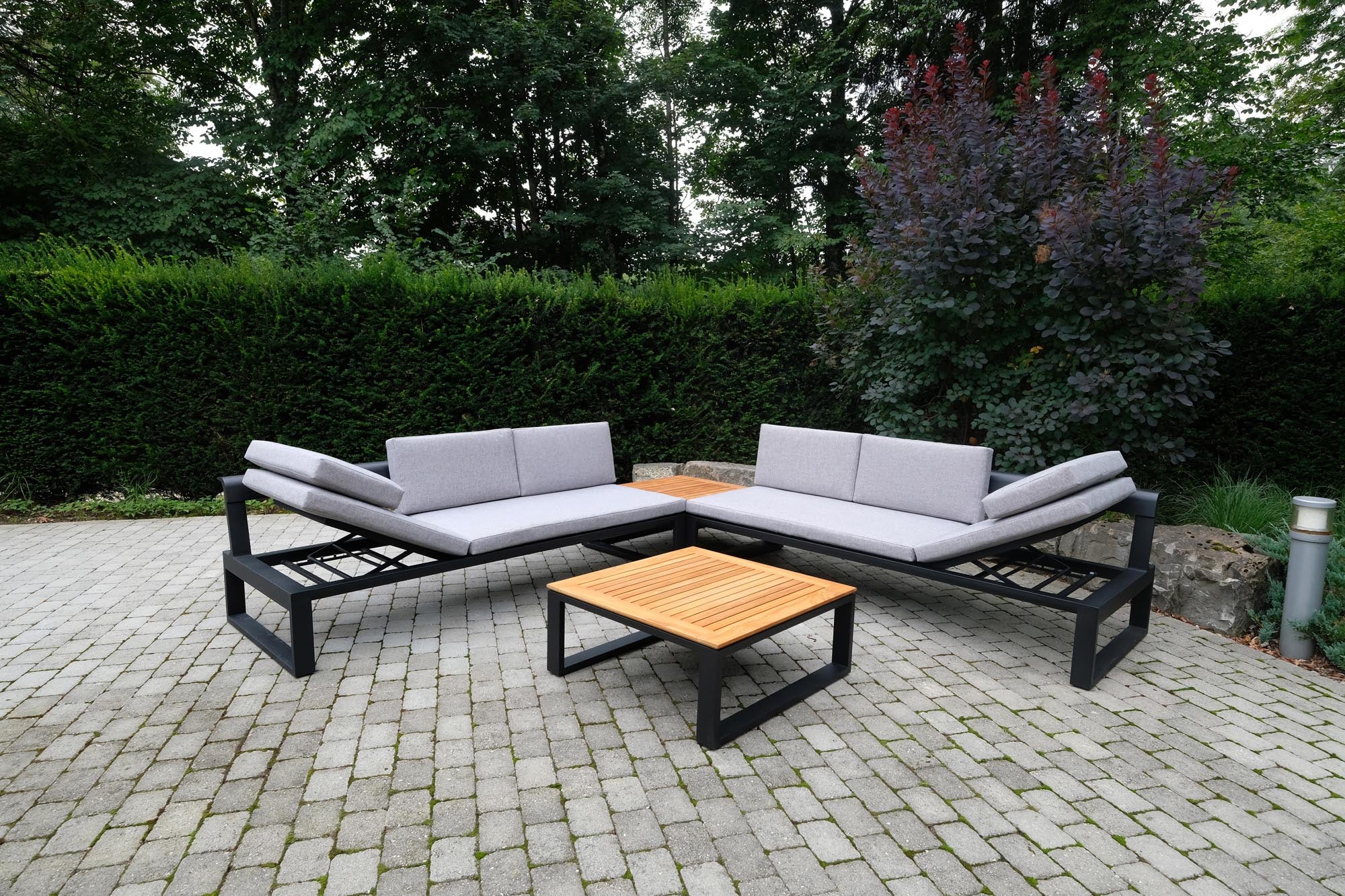 Eleganter Alu-Couchtisch Florida von Be Garden, perfekt für entspannte Stunden im Freien und stilvolle Gartenmöbel-Kombinationen.