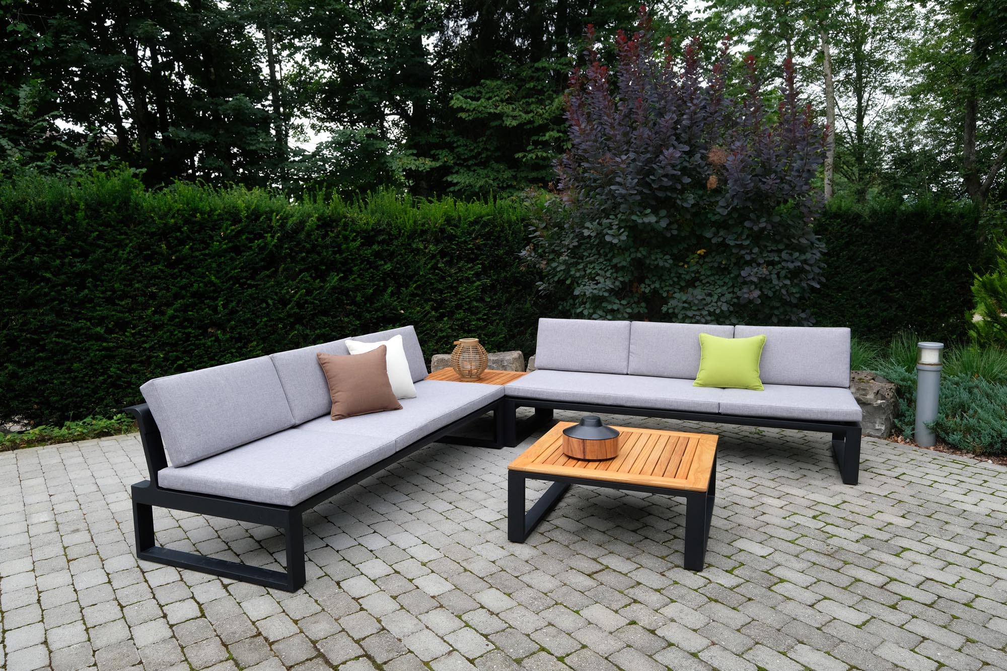 Eleganter Alu-Couchtisch Florida von Be Garden, perfekt für stilvolle Outdoor-Lounges und entspannte Zusammenkünfte im Freien.