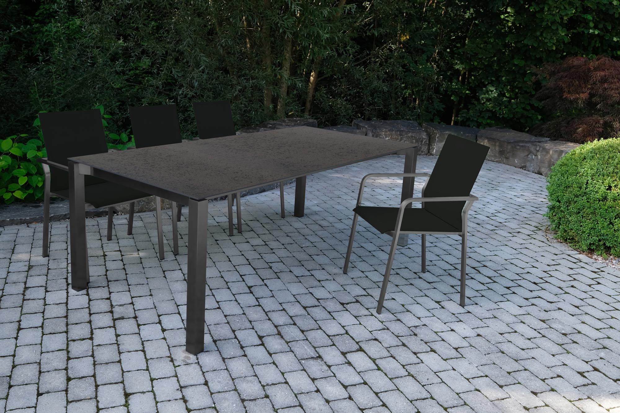 Keramiktisch Nevio 20 150x90 cm in Anthrazit gesprenkelt präsentiert im Onlineshop von KAQTU Design AG. Gartentisch ist von Be Garden