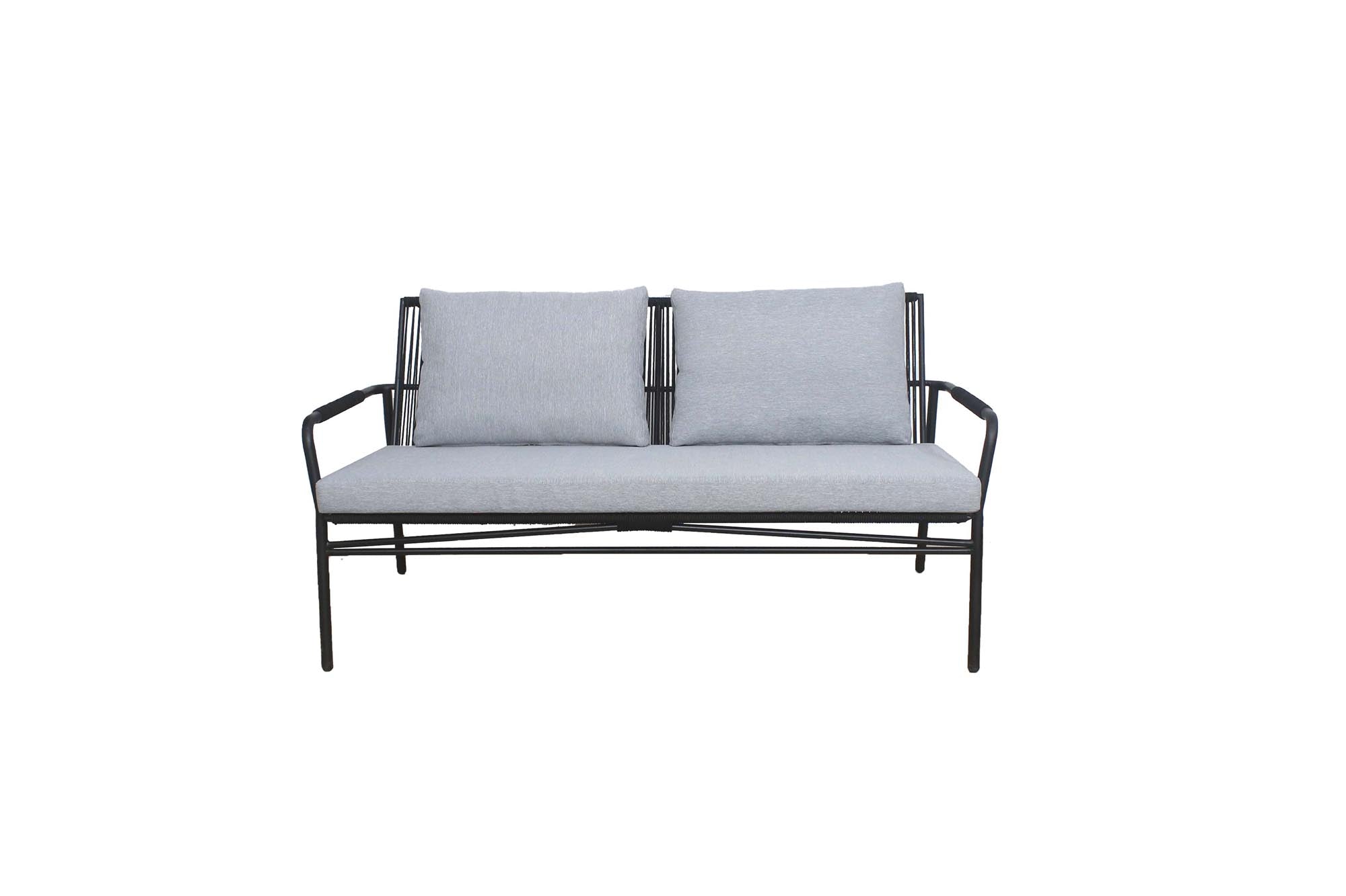 Sofa Lucia mit Armlehnen, Gestell schwarz pulverbeschicht... in  präsentiert im Onlineshop von KAQTU Design AG. Lounge Sofa ist von Be Garden