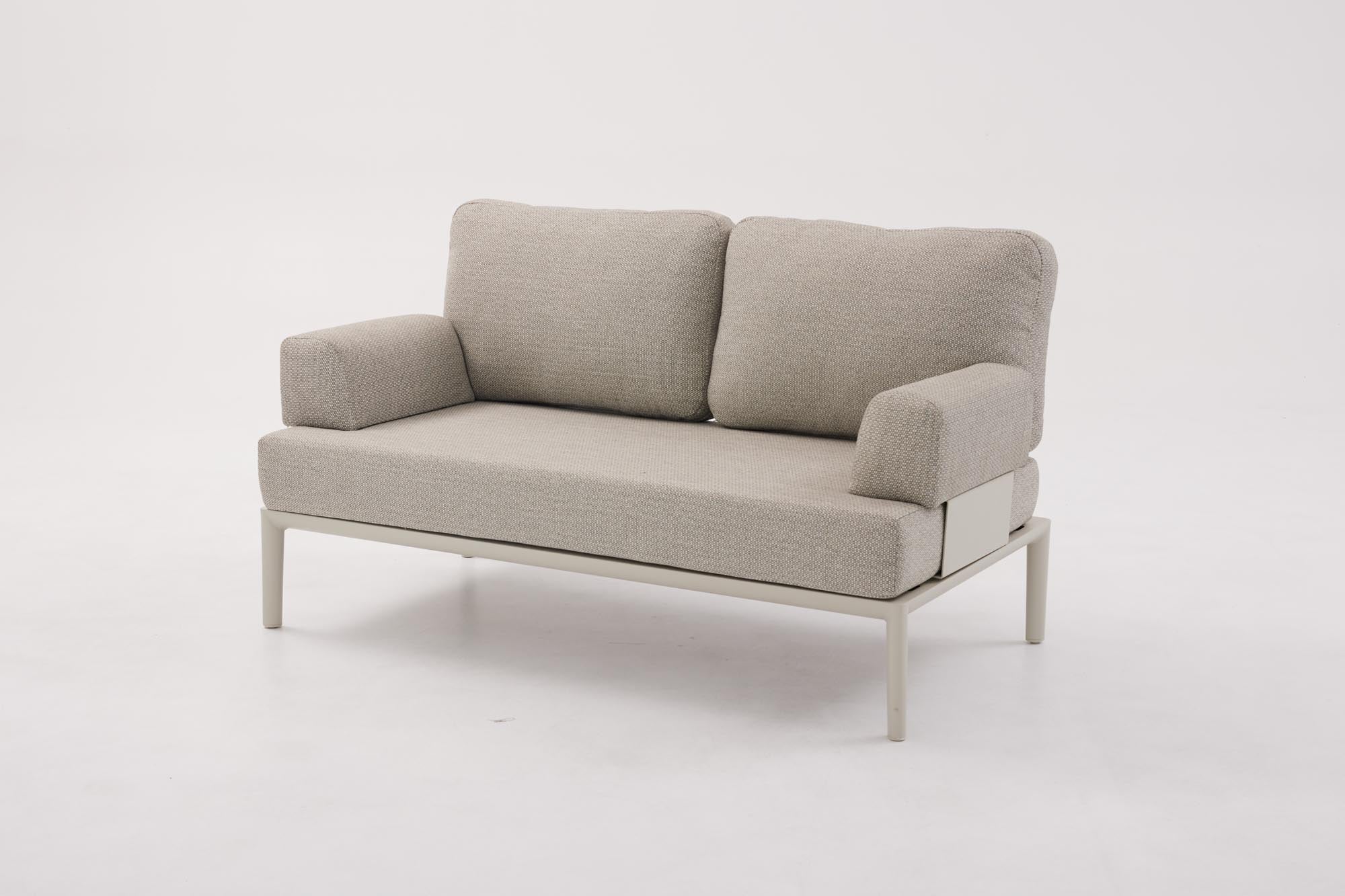 Beige Armlehne für das Fiore Sofa von Be Garden, ideal für stilvolle und bequeme Entspannung im Freien.