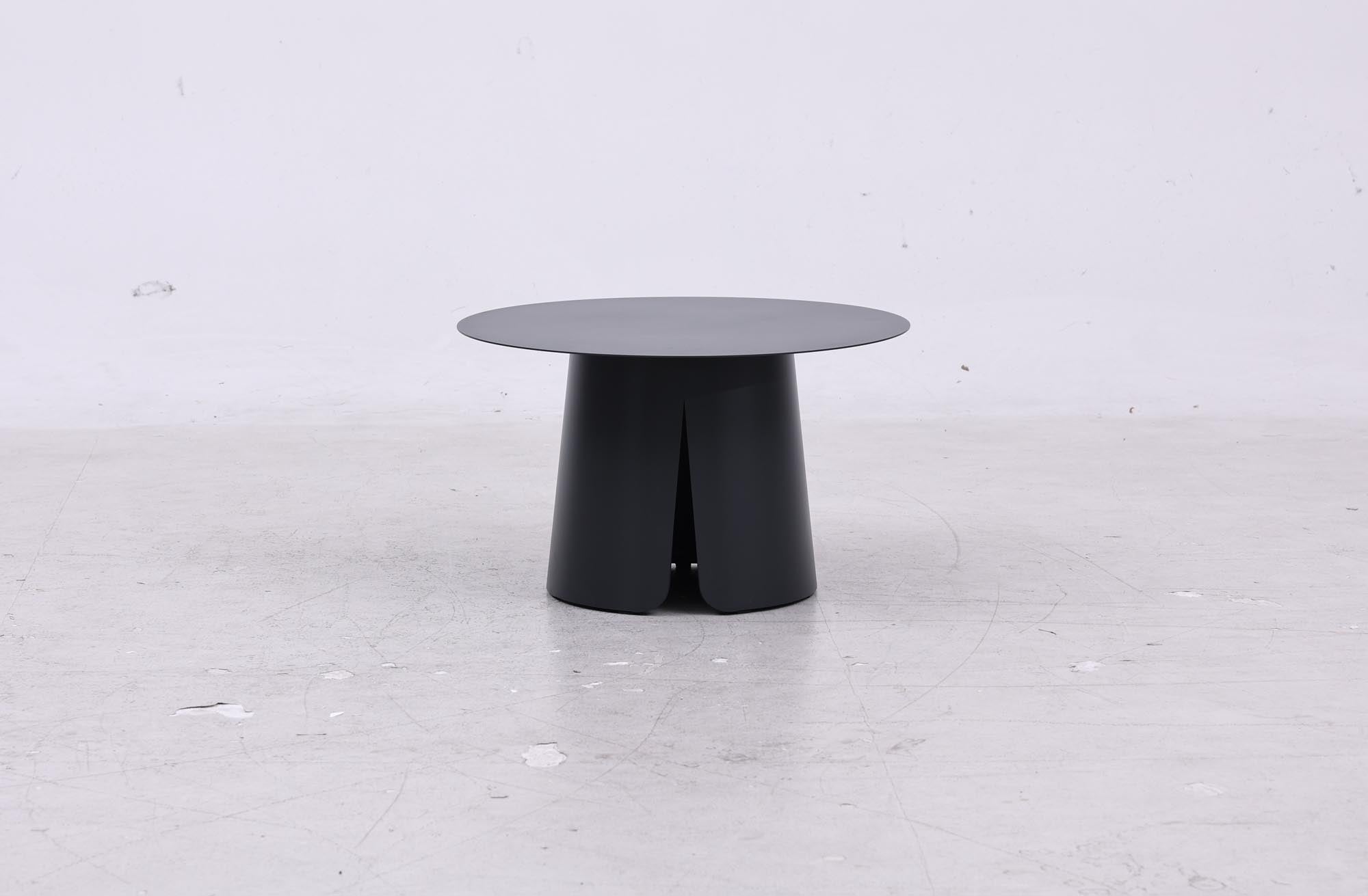 Couchtisch Fiore, Ø70 cm x 42 cm in Anthrazit präsentiert im Onlineshop von KAQTU Design AG. Loungetisch ist von Be Garden