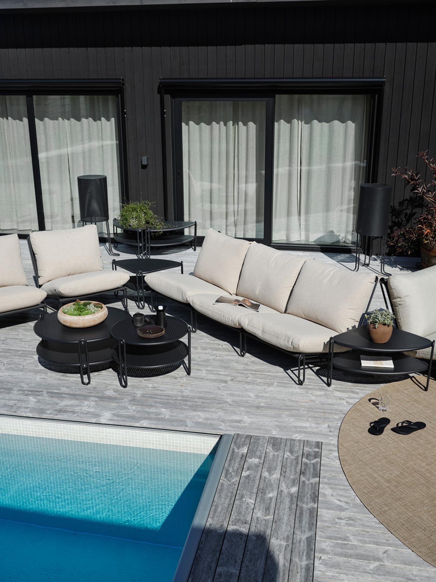 Stylischer Blixt Lounger von Be Garden, ideal für entspannte Stunden im Freien. Modernes Design und komfortable Polsterung für Garten und Terrasse.