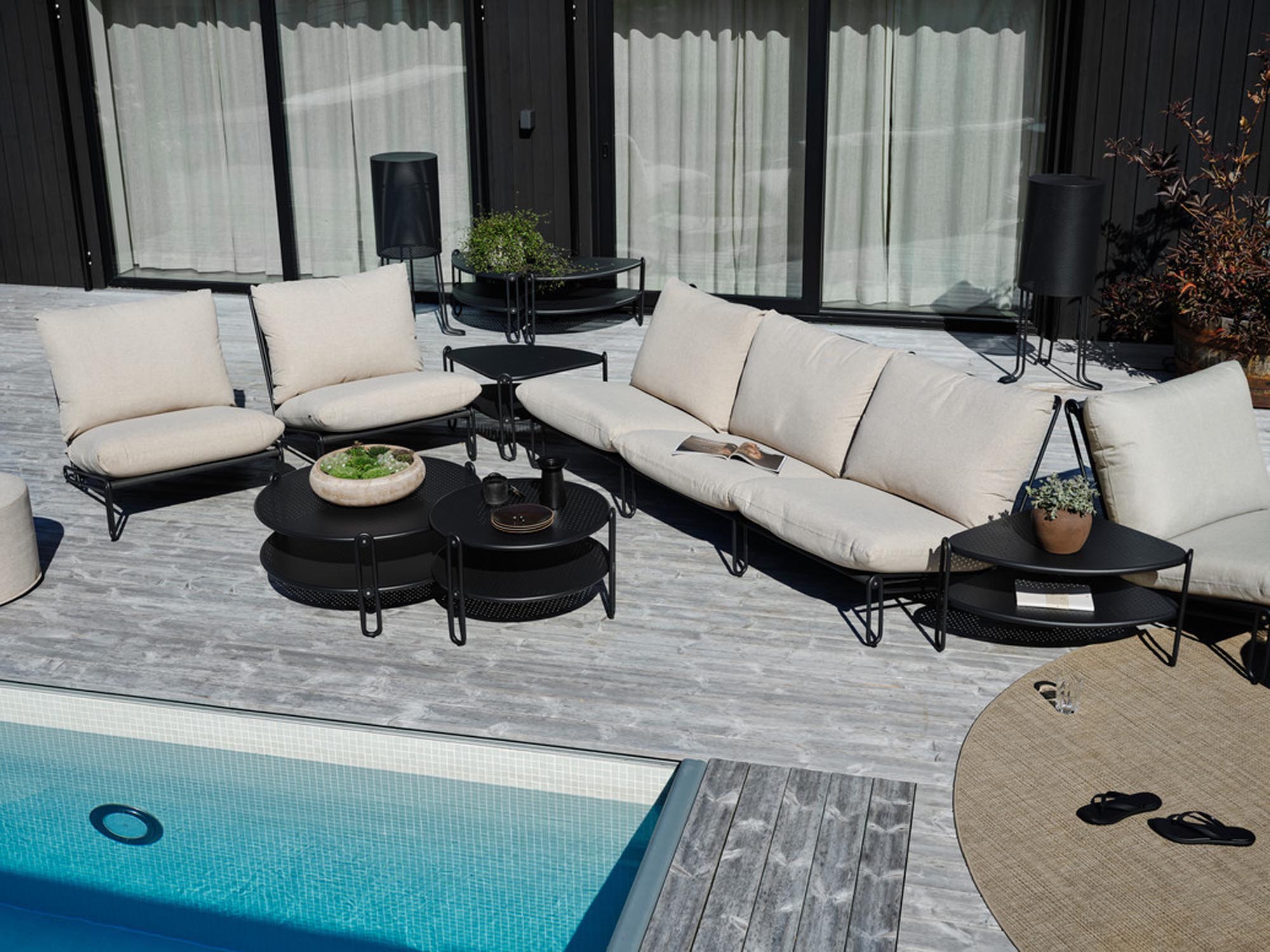 Eleganter Blixt Lounger von Be Garden, perfekt für gemütliche Momente im Freien. Hochwertige Materialien und ansprechendes Design für jeden Außenbereich.