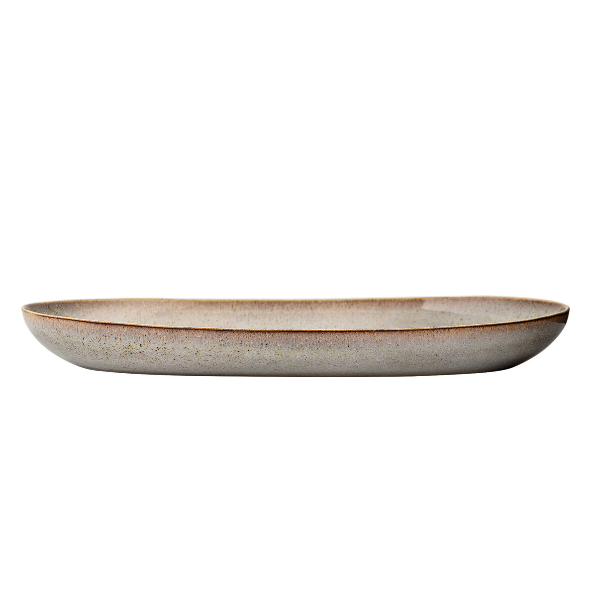 Beige Servierplatte aus Steingut der Serie Sandrine von Bloomingville mit ungleichmässigen Kanten und reaktiver Glasur, oval geformt