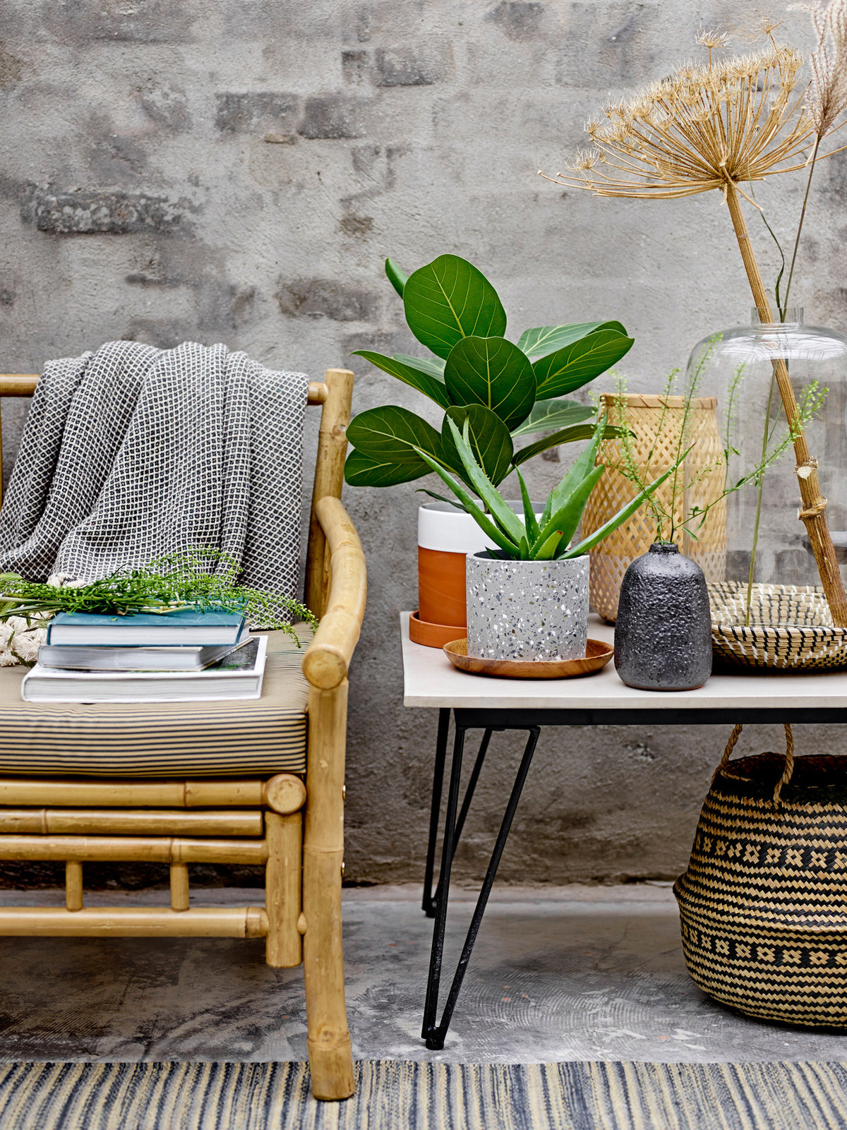 Mundo Couchtisch, Grau, Beton in Grau präsentiert im Onlineshop von KAQTU Design AG. Loungetisch ist von Bloomingville