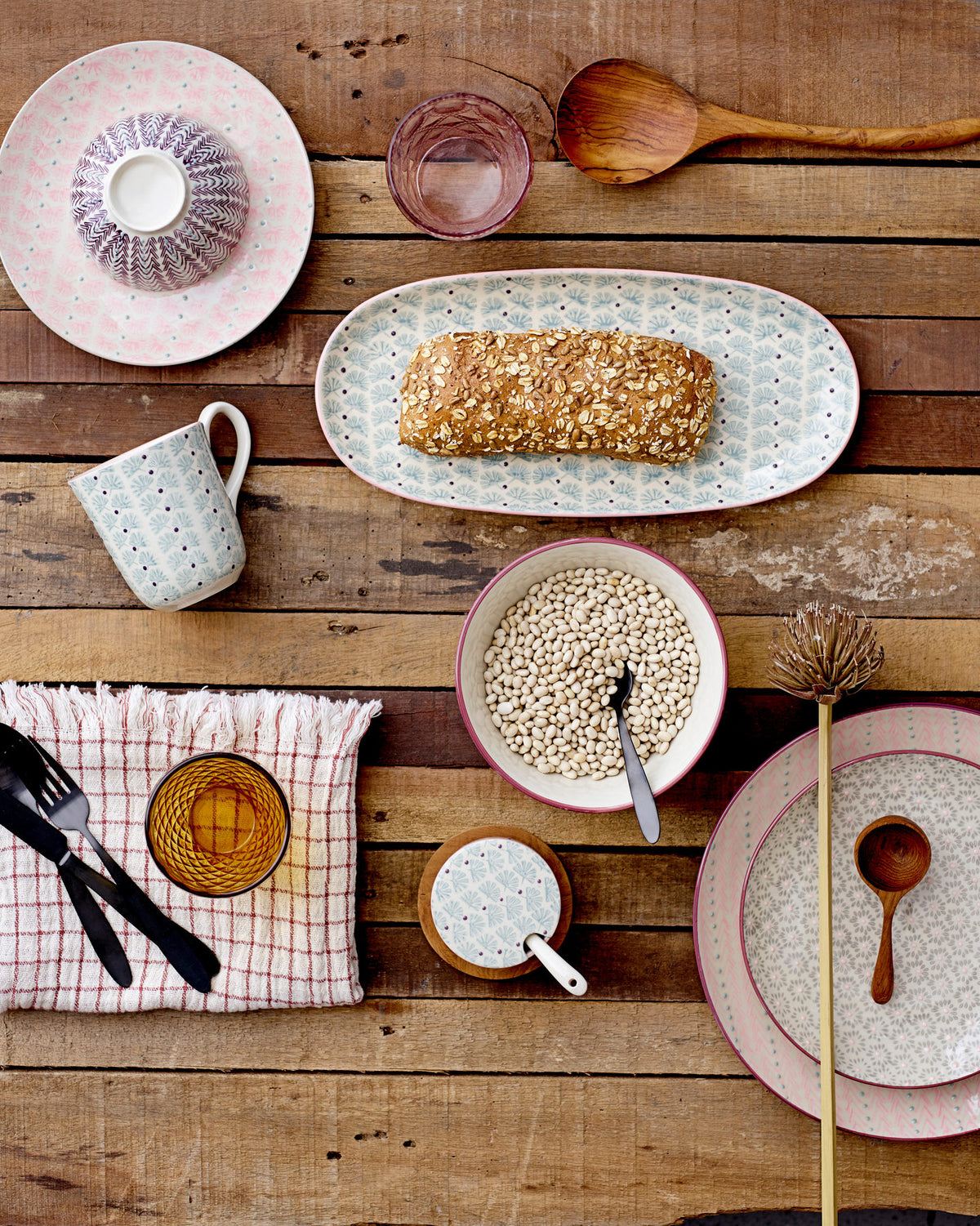 Maya Becher, Violett, Steingut in Purple präsentiert im Onlineshop von KAQTU Design AG. Tasse ist von Bloomingville