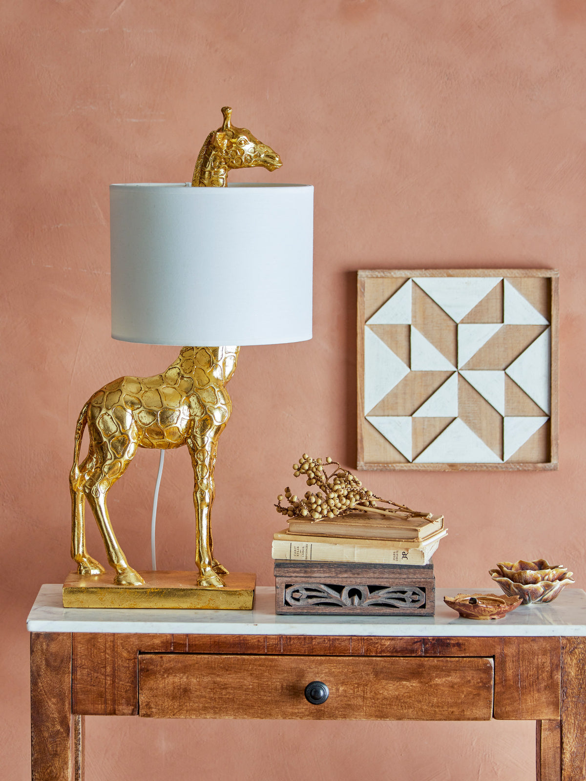 Silas Tischlampe, Gold, Polyresin in Gold präsentiert im Onlineshop von KAQTU Design AG. Tischleuchte ist von Creative Collection