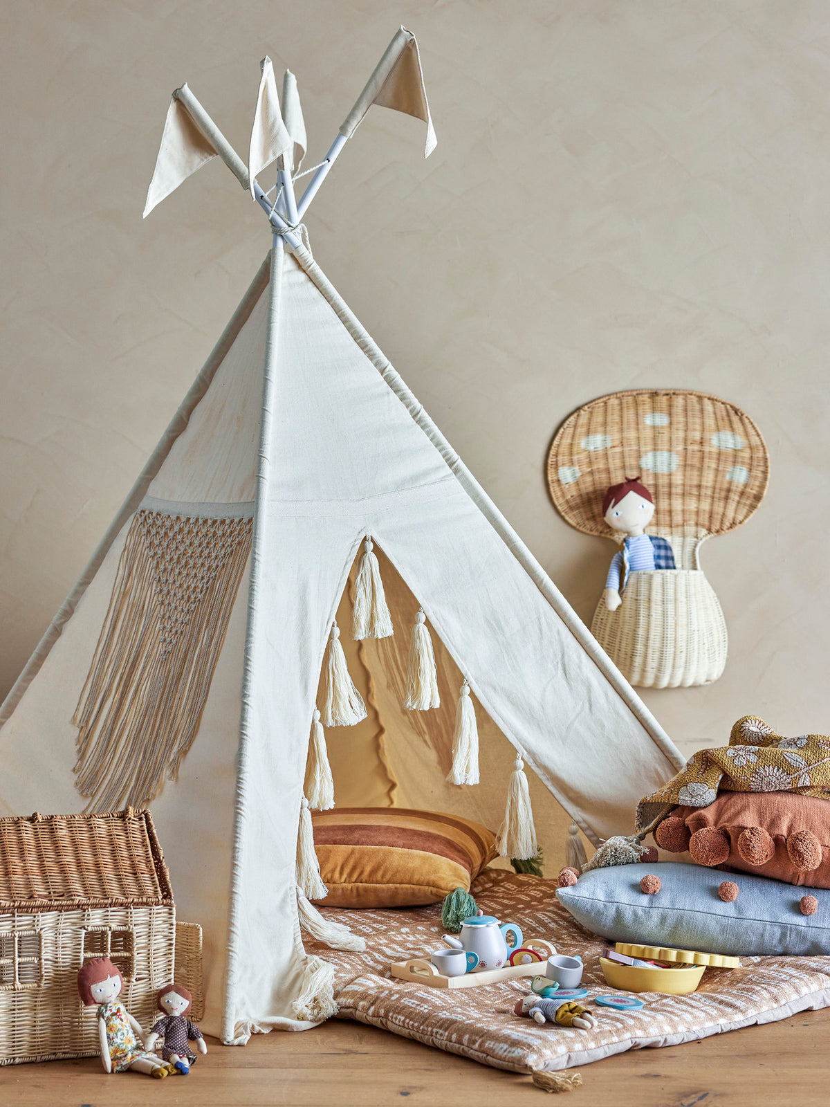 Weisses Kinder-Tipi Fardin von Bloomingville Mini aus Baumwolle mit Gestell aus Eisen, Zeltform für Kinderzimmer, Grösse 110x110x140 cm