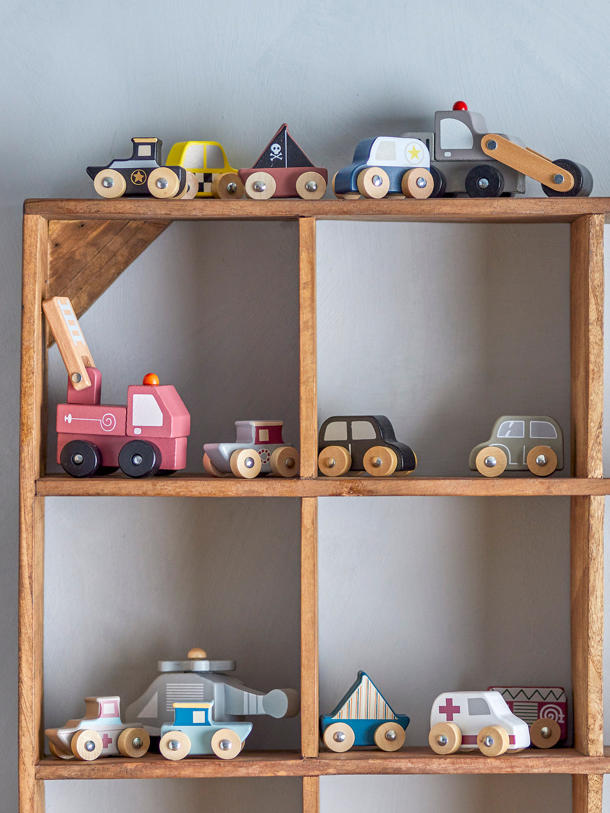 Avin Spielzeugauto, Grau, MDF in Grey präsentiert im Onlineshop von KAQTU Design AG. Objekte Kids ist von Bloomingville Mini