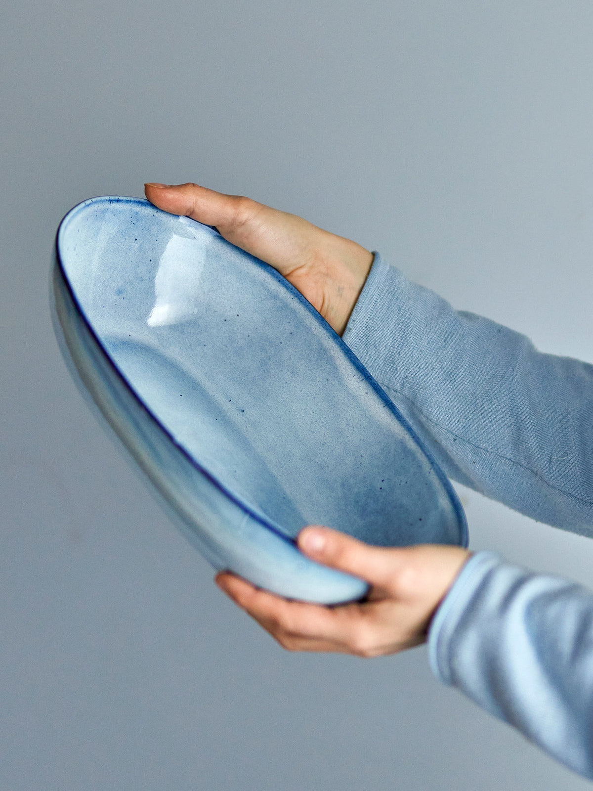 Sandrine Servierschüssel, Blau, Steingut in Blue präsentiert im Onlineshop von KAQTU Design AG. Schale ist von Bloomingville
