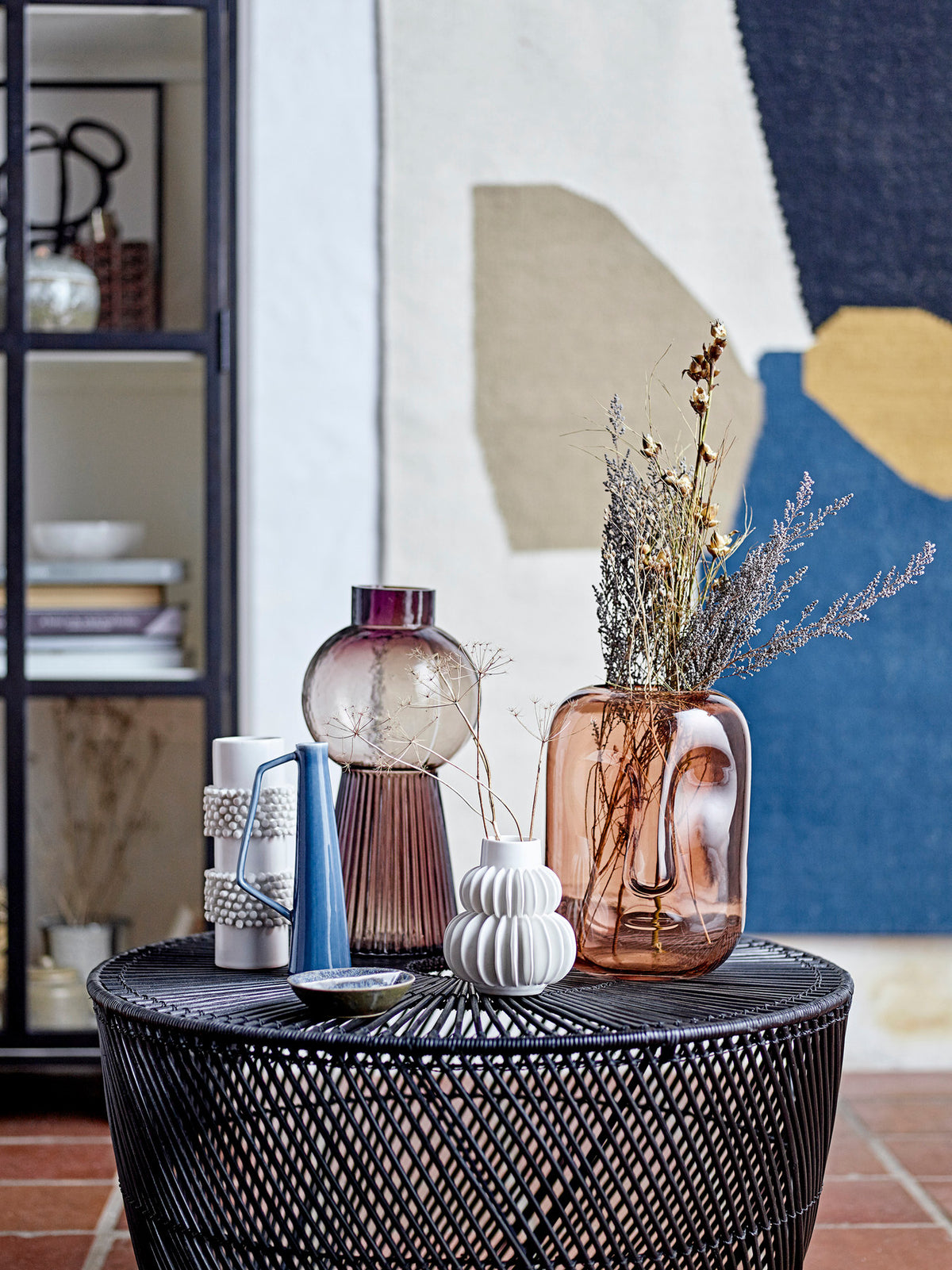 Halfdan Vase, Weiá, Steingut in White präsentiert im Onlineshop von KAQTU Design AG. Vase ist von Bloomingville