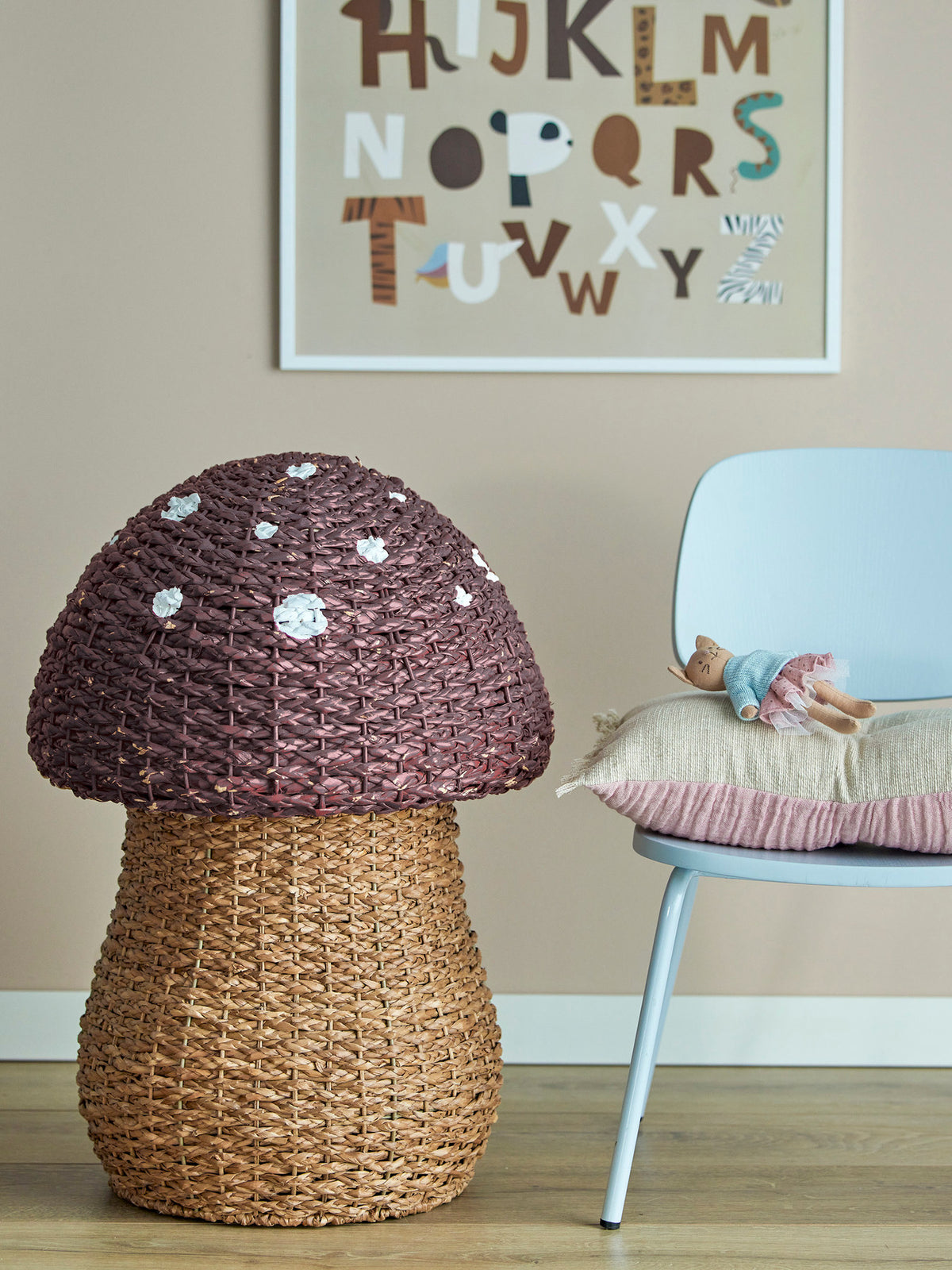 Corintha Korb mit Deckel, Rot, Seegras in Red präsentiert im Onlineshop von KAQTU Design AG. Aufbewährungskörbe ist von Bloomingville Mini