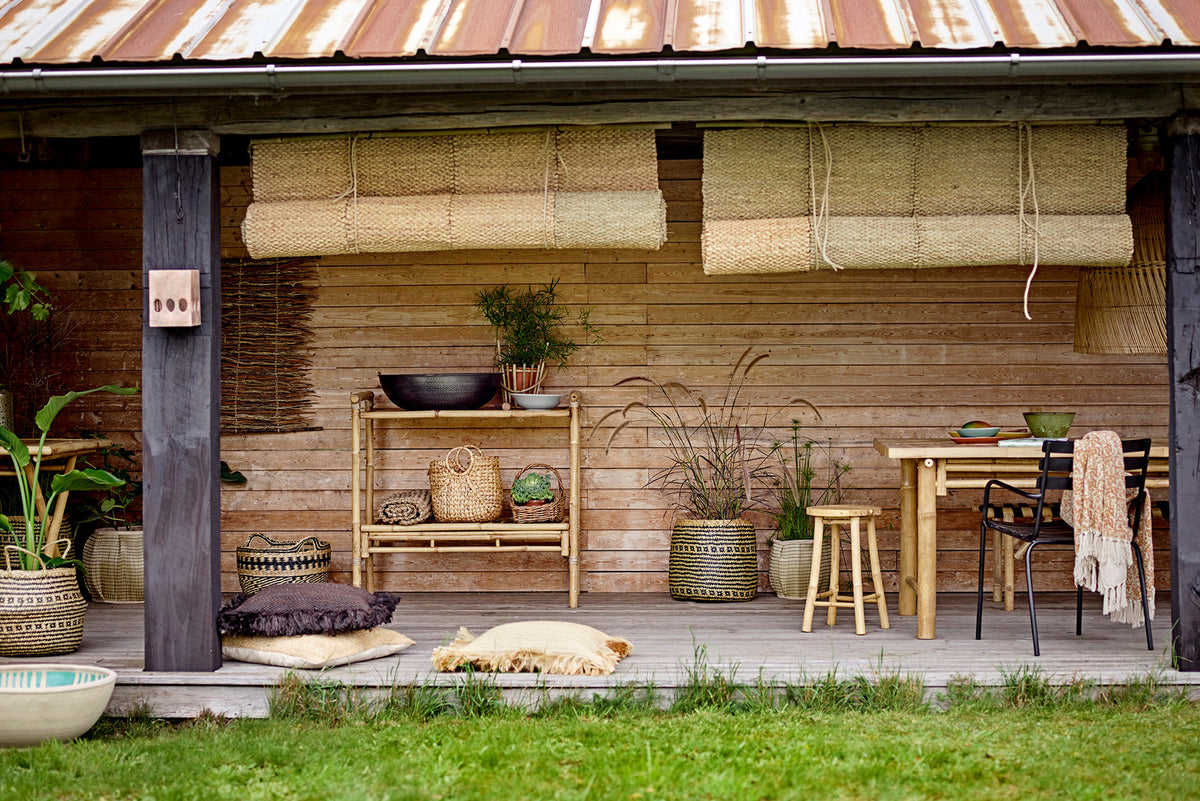 Monsi Esszimmerstuhl, Schwarz, Verzinktes Eisen in Schwarz präsentiert im Onlineshop von KAQTU Design AG. Gartenstuhl mit Armlehnen ist von Bloomingville
