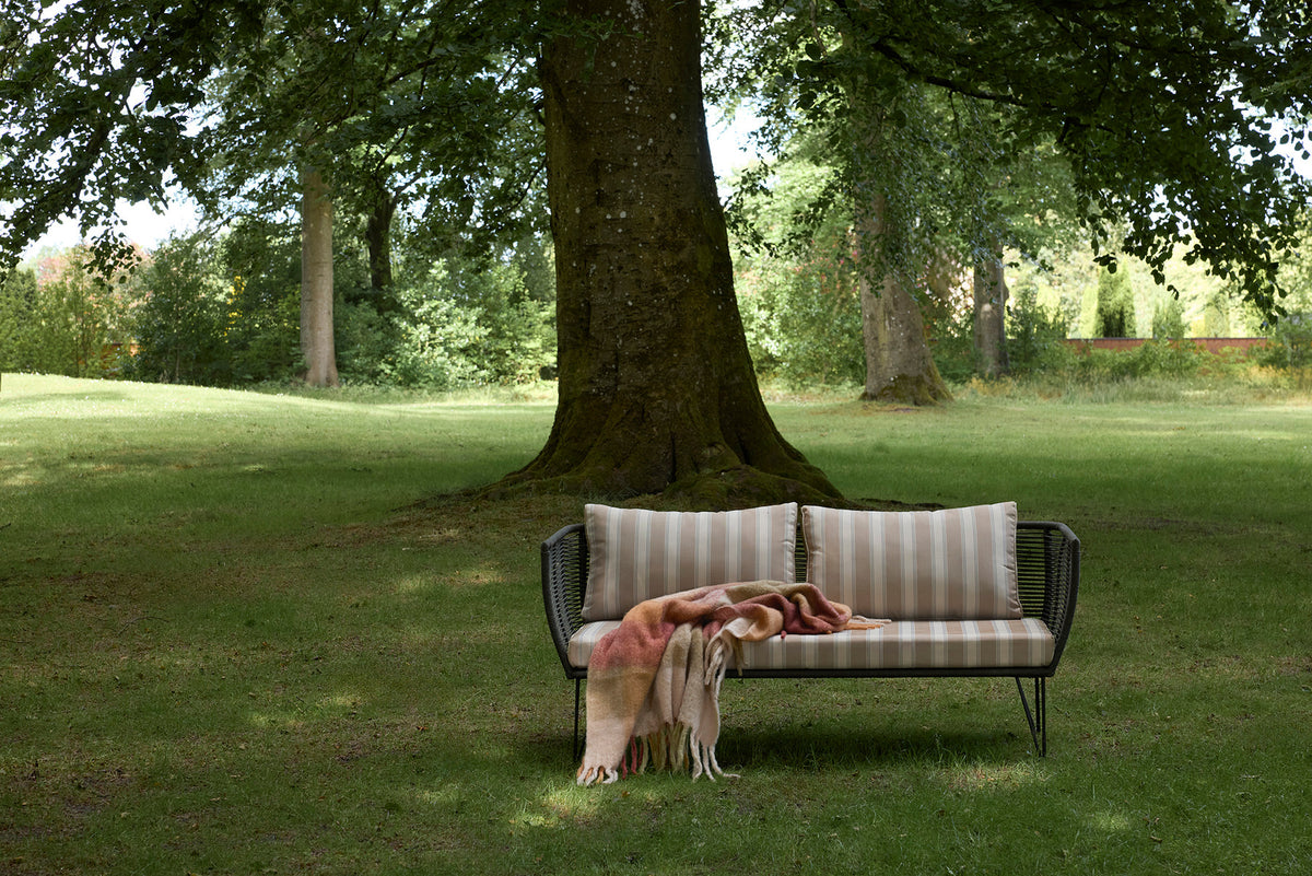 Mundo Sofa, Grün, Metall in Grün präsentiert im Onlineshop von KAQTU Design AG. Lounge Sofa ist von Bloomingville
