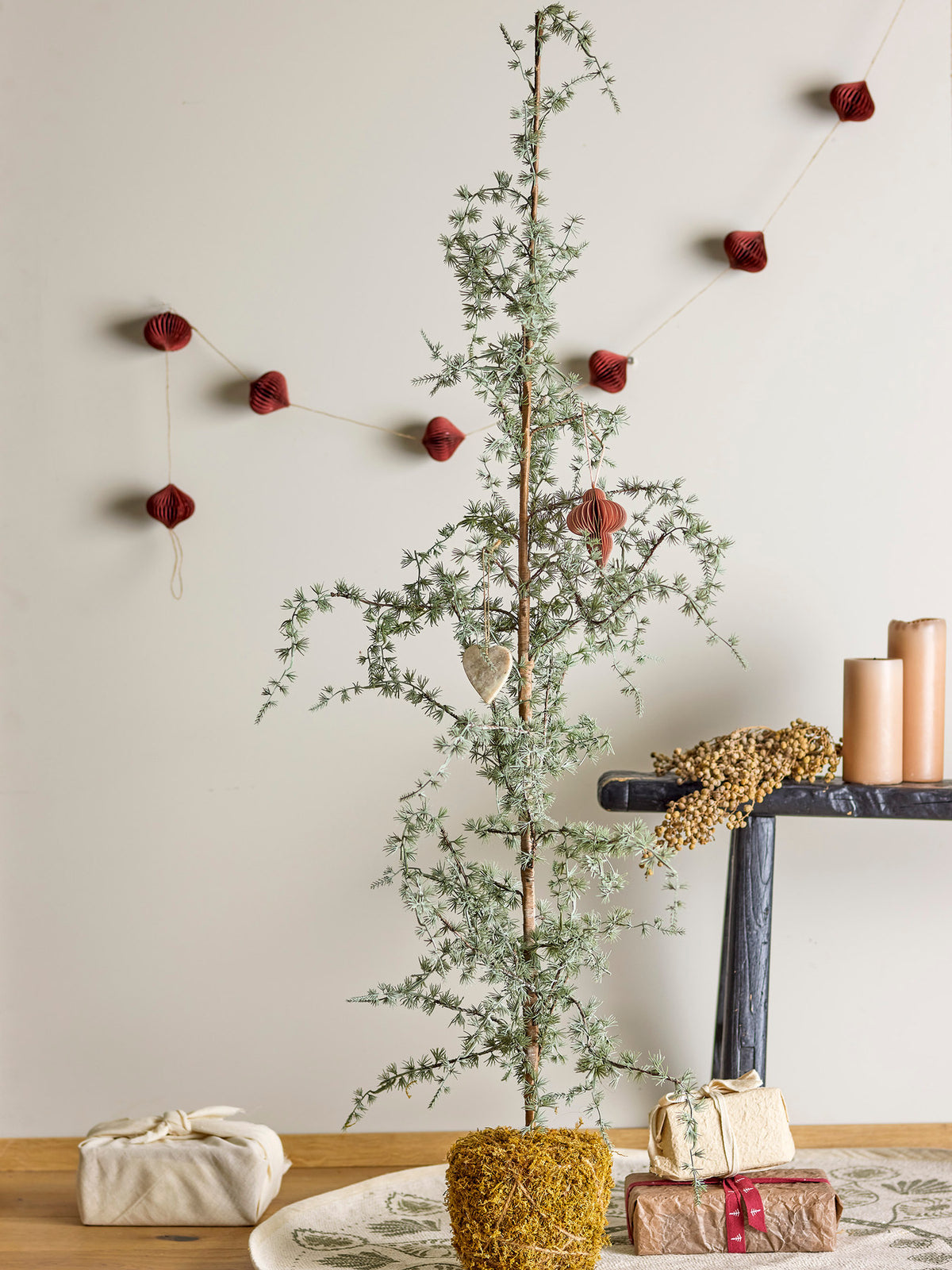 Vita Deko-Baum in Grün aus Polyethylen und Moos, Kunstgegenstand von Bloomingville