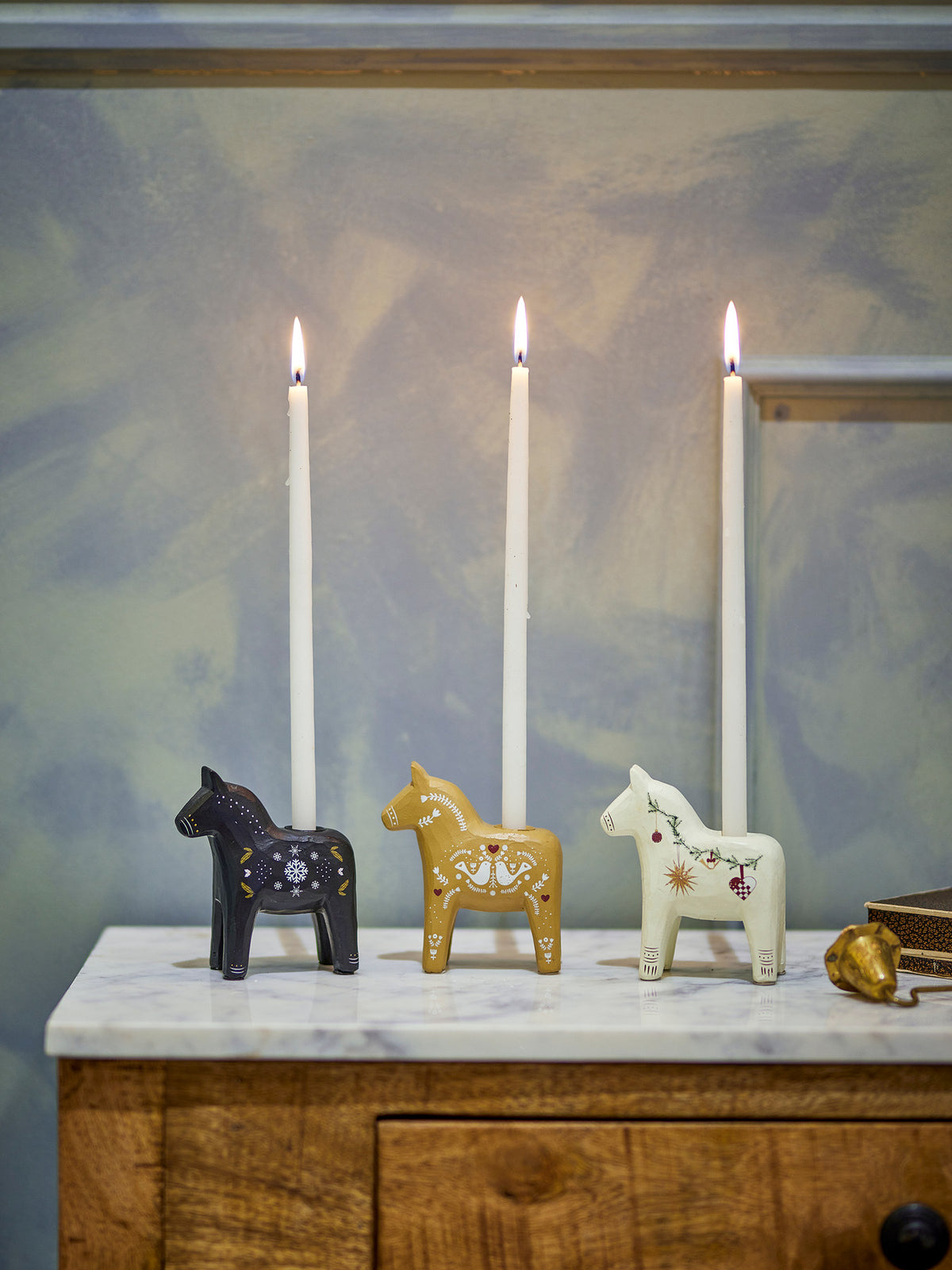 Siffer Kerzenständer, Weiá, Polyresin in White präsentiert im Onlineshop von KAQTU Design AG. Kerzenständer ist von Bloomingville