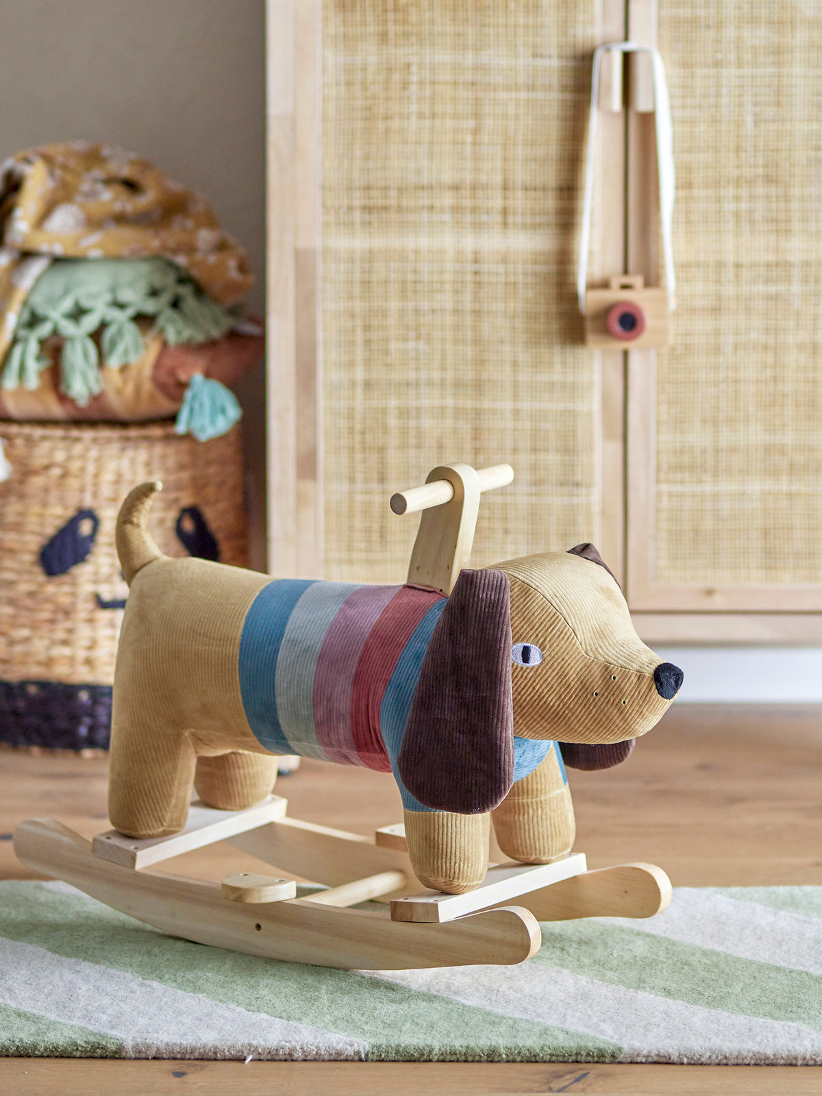 Charlie Rocking Toy, Dog, Braun, Polyester in Brown präsentiert im Onlineshop von KAQTU Design AG. Objekte Kids ist von Bloomingville Mini