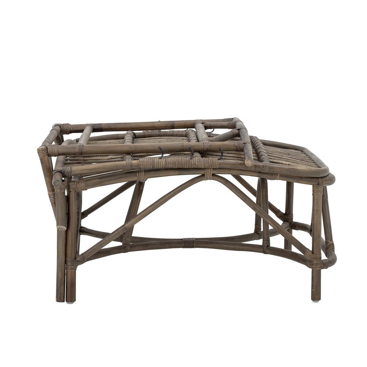 Dione Liegestuhl, Braun, Rattan in Brown präsentiert im Onlineshop von KAQTU Design AG. Liegestuhl ist von Bloomingville