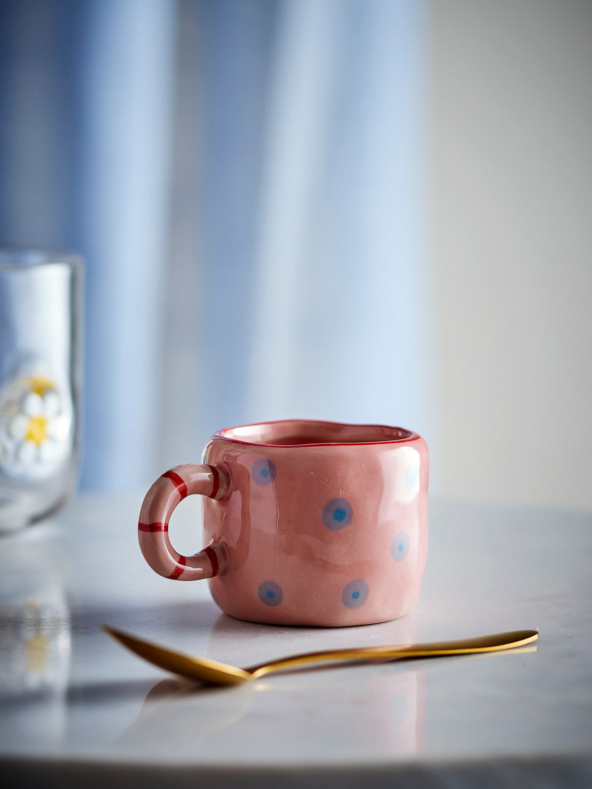 Nini Tasse, Rose, Steingut in Rose präsentiert im Onlineshop von KAQTU Design AG. Tasse ist von Bloomingville Mini