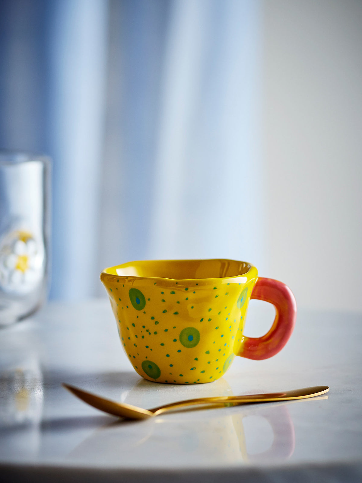 Nini Tasse, Gelb, Steingut in Yellow präsentiert im Onlineshop von KAQTU Design AG. Tasse ist von Bloomingville Mini